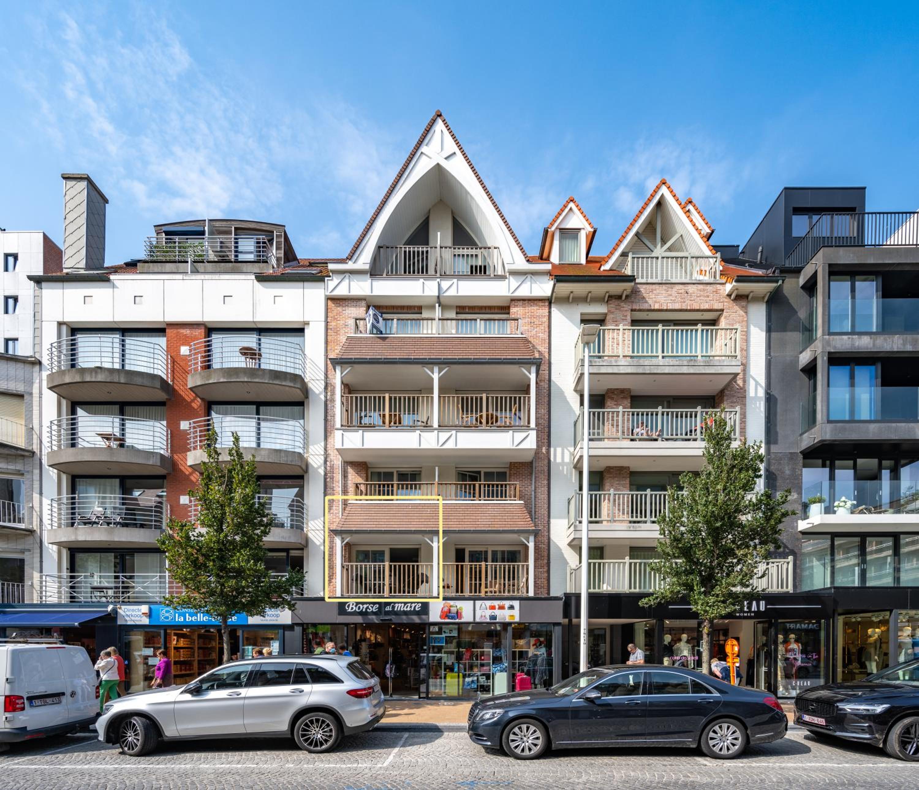 Apartment with Terrace - Photo 4