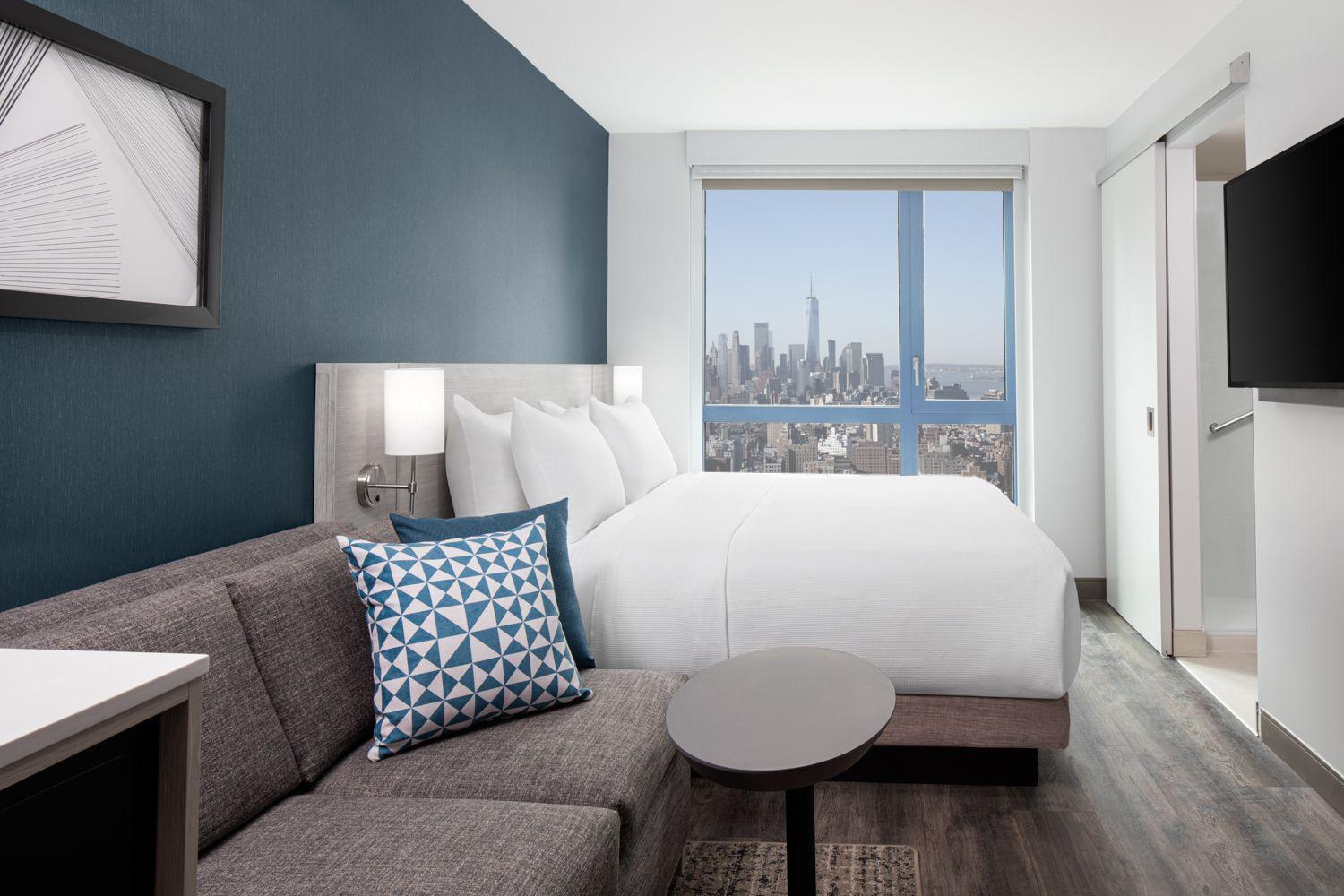King Room with Sofa Bed thumbnail 5