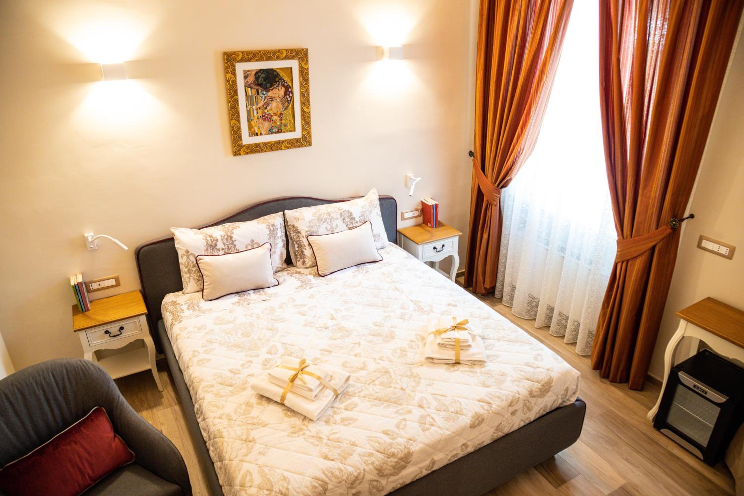 Deluxe King Room photo 2