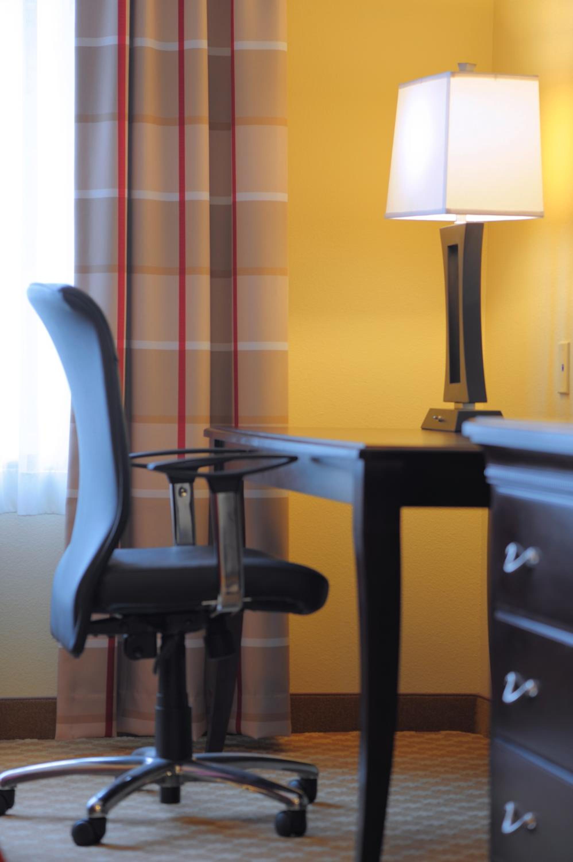 One-Bedroom King Suite - Hearing Accessible - Photo 2