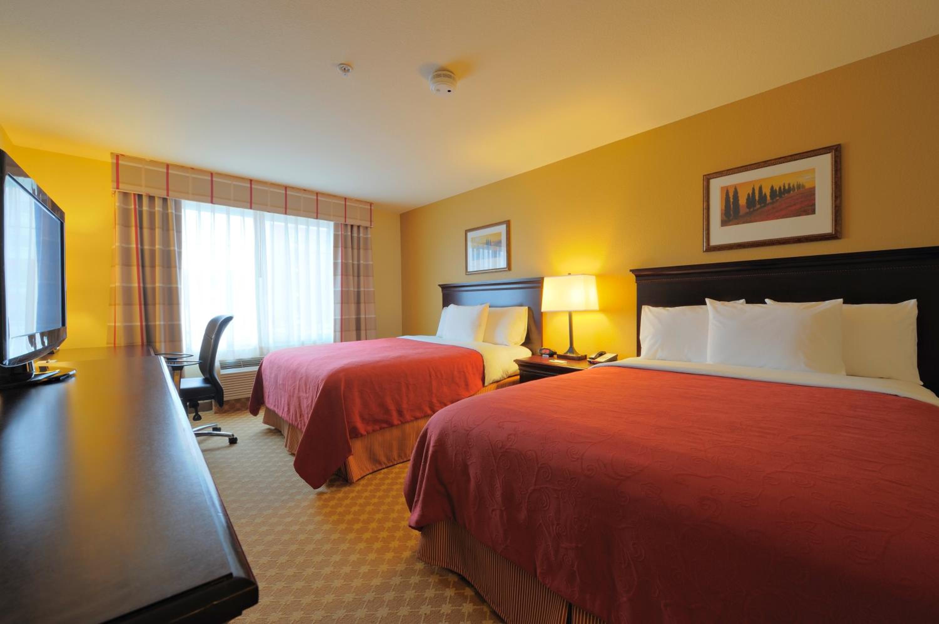 Queen Room With Two Queen Beds - Hearing Accessible - Photo 1