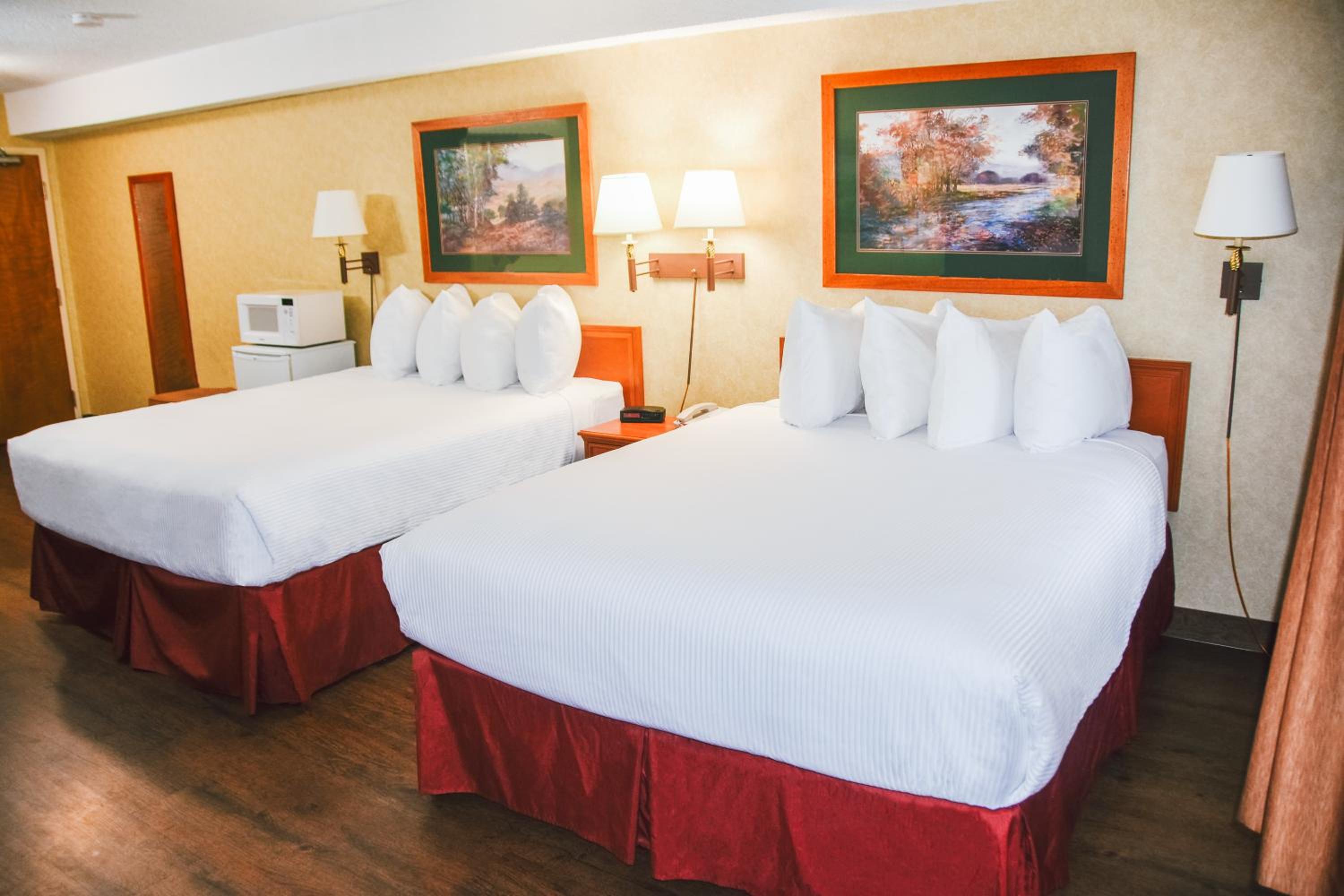 Queen Room with Two Queen Beds - Smoking - Photo 1