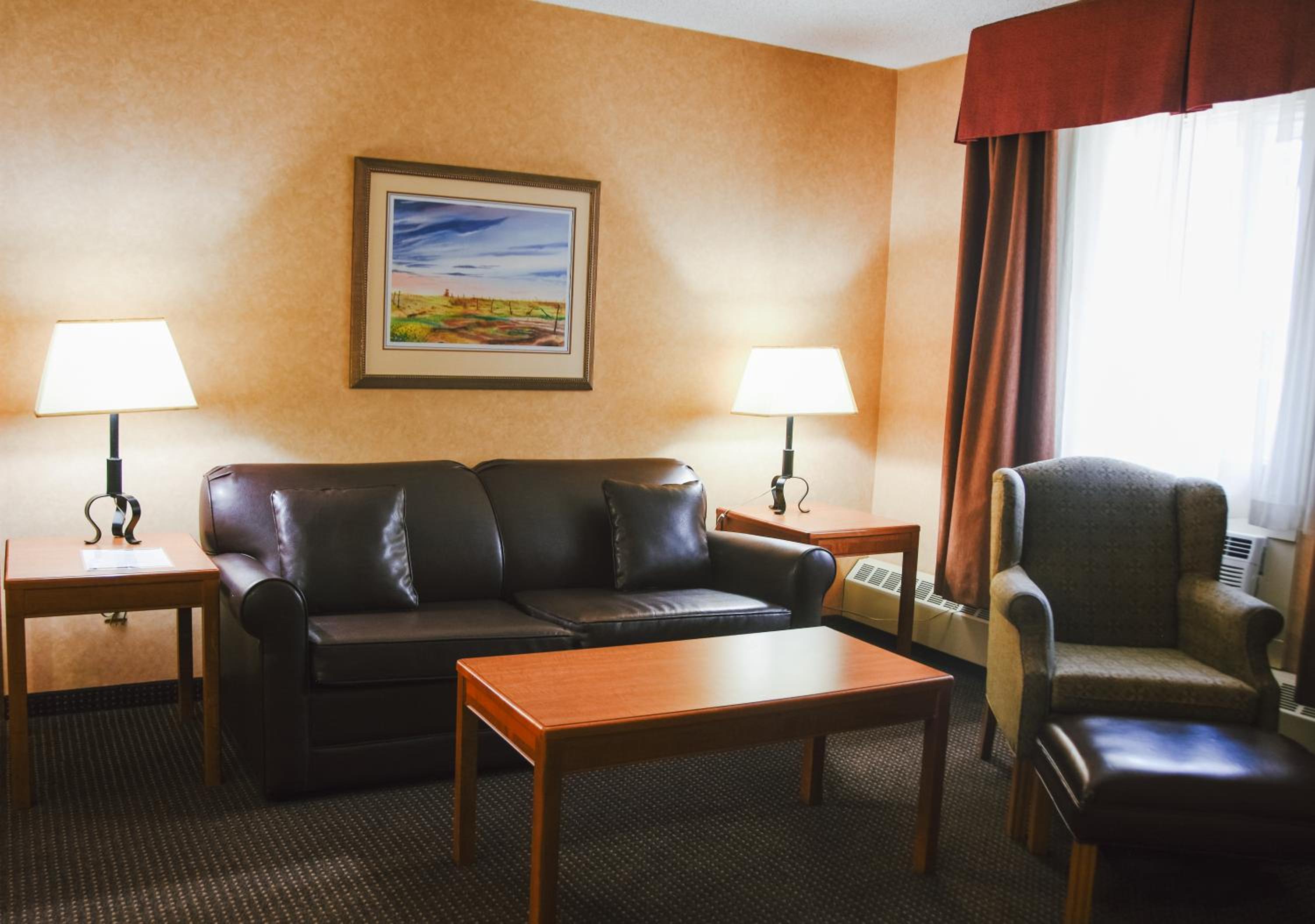 Deluxe Family Suite - Photo 2