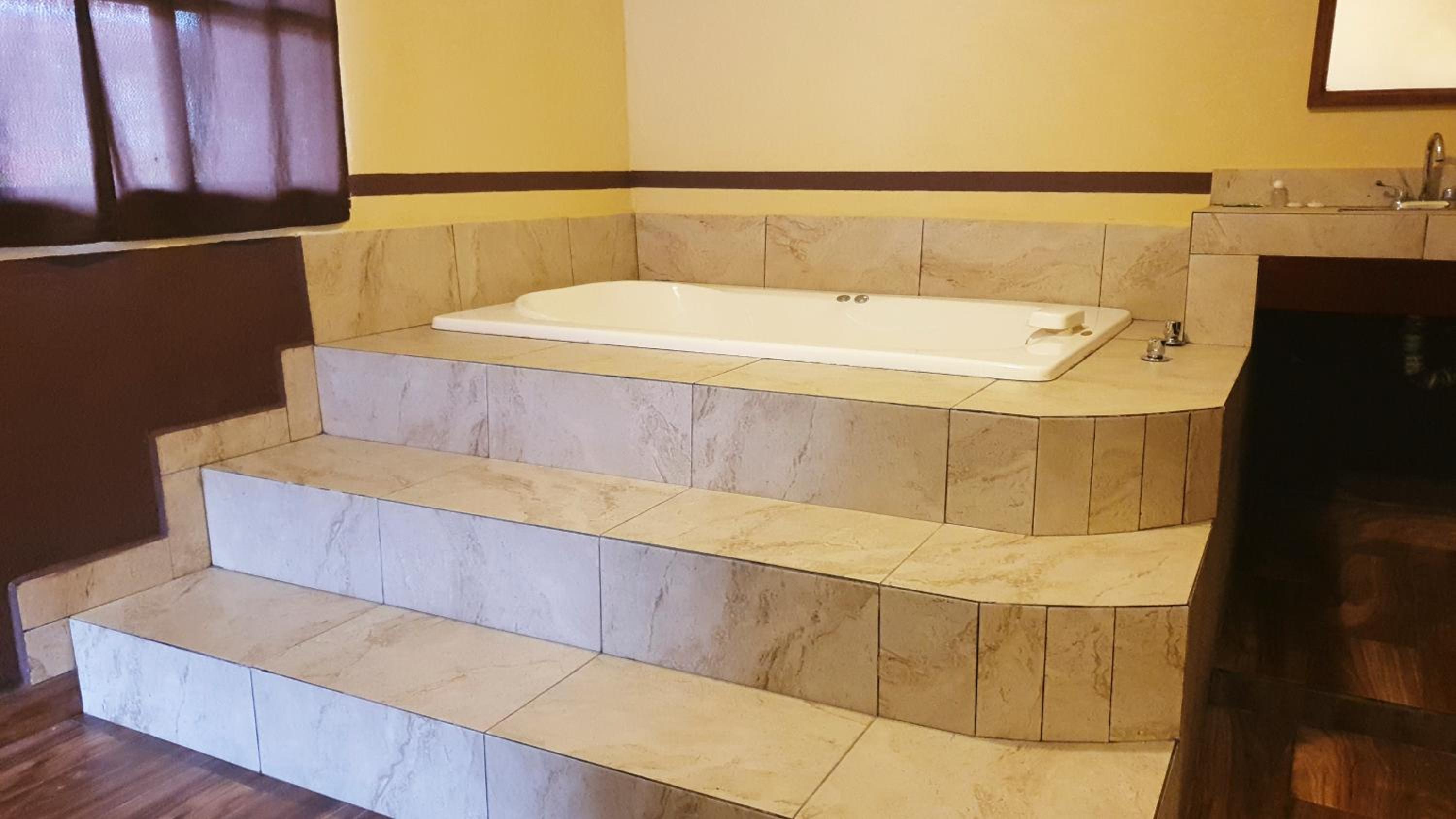 King Room with Spa Bath - Photo 7