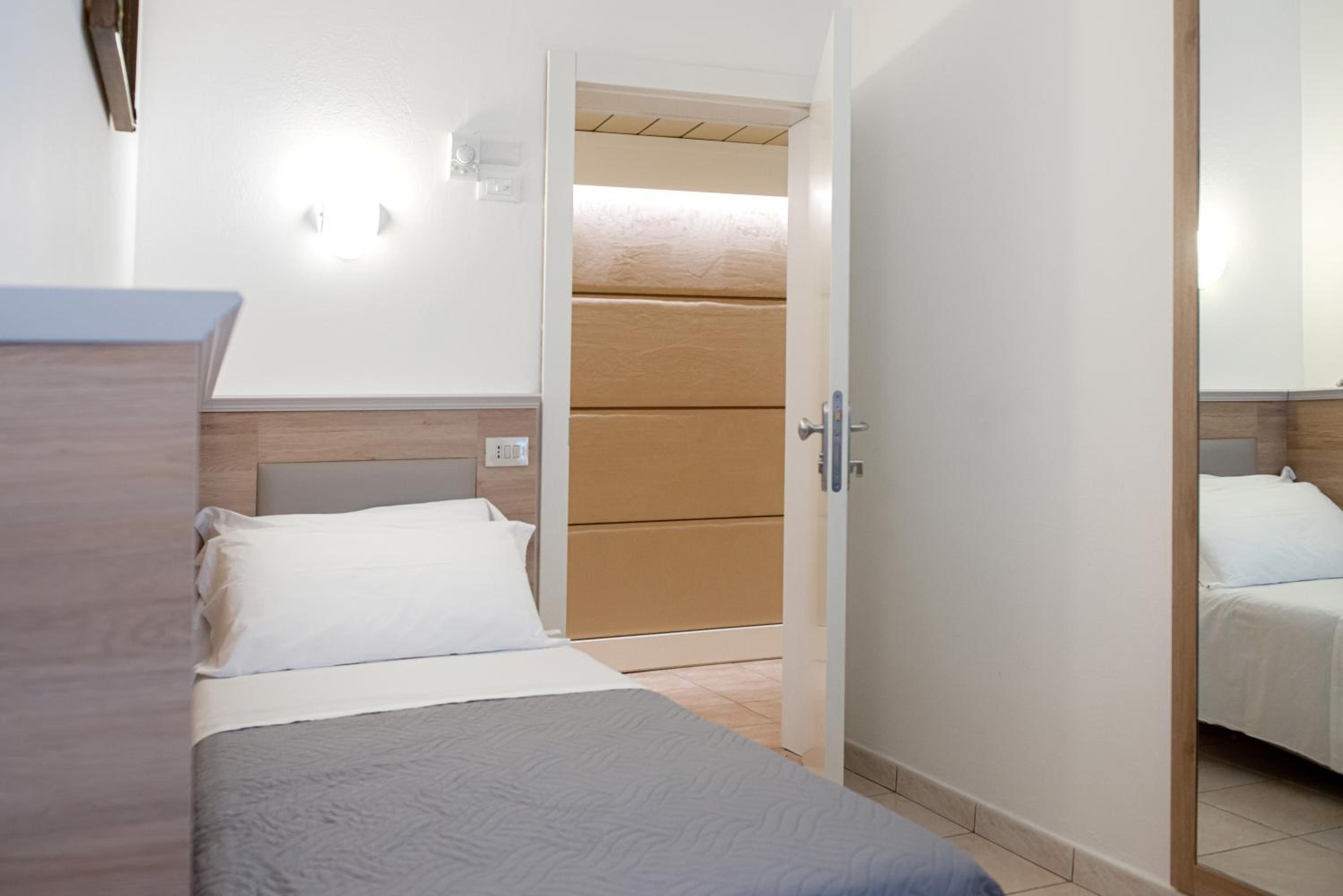 Single Room photo 3