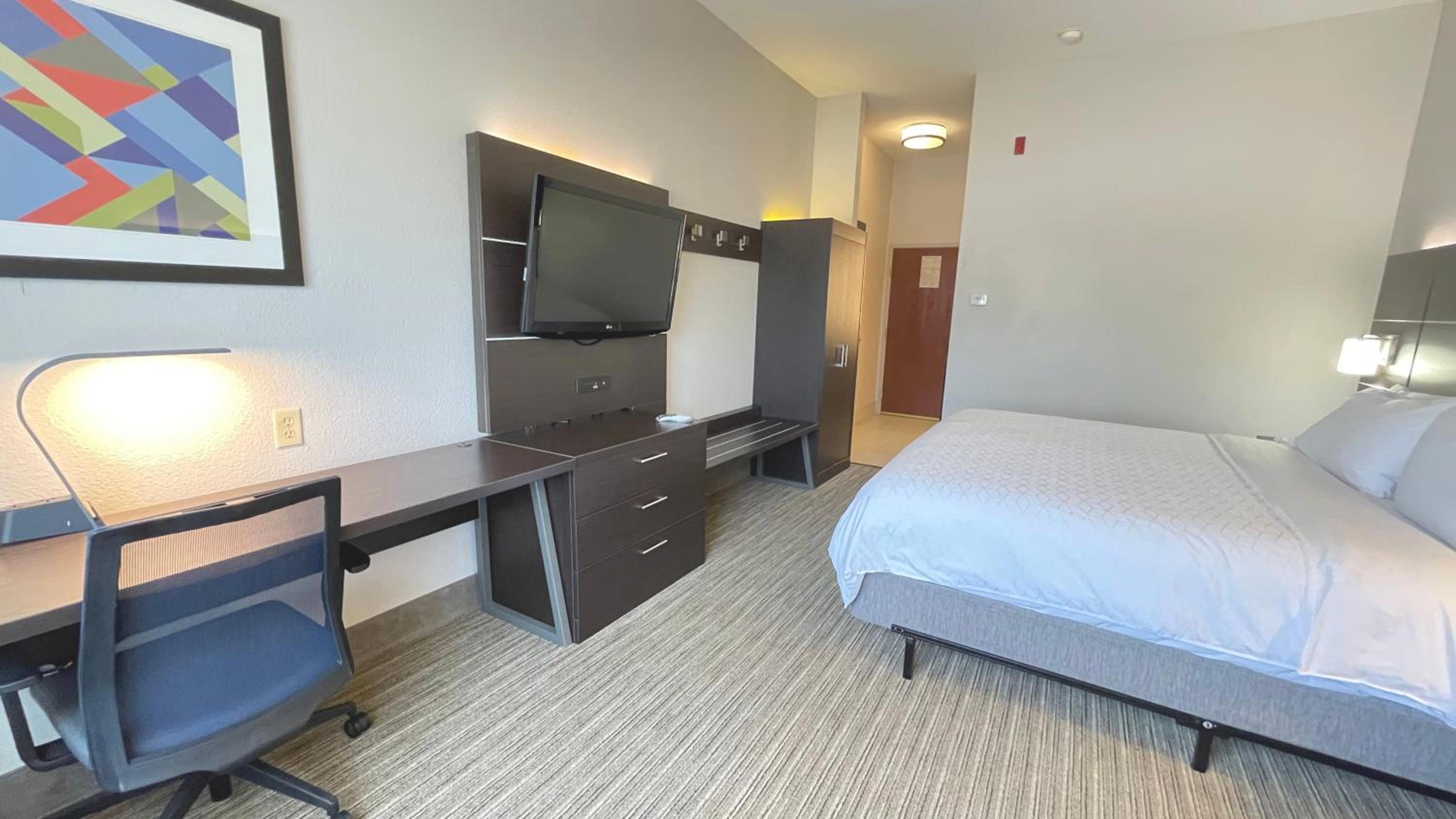 Standard King Room - Photo 3