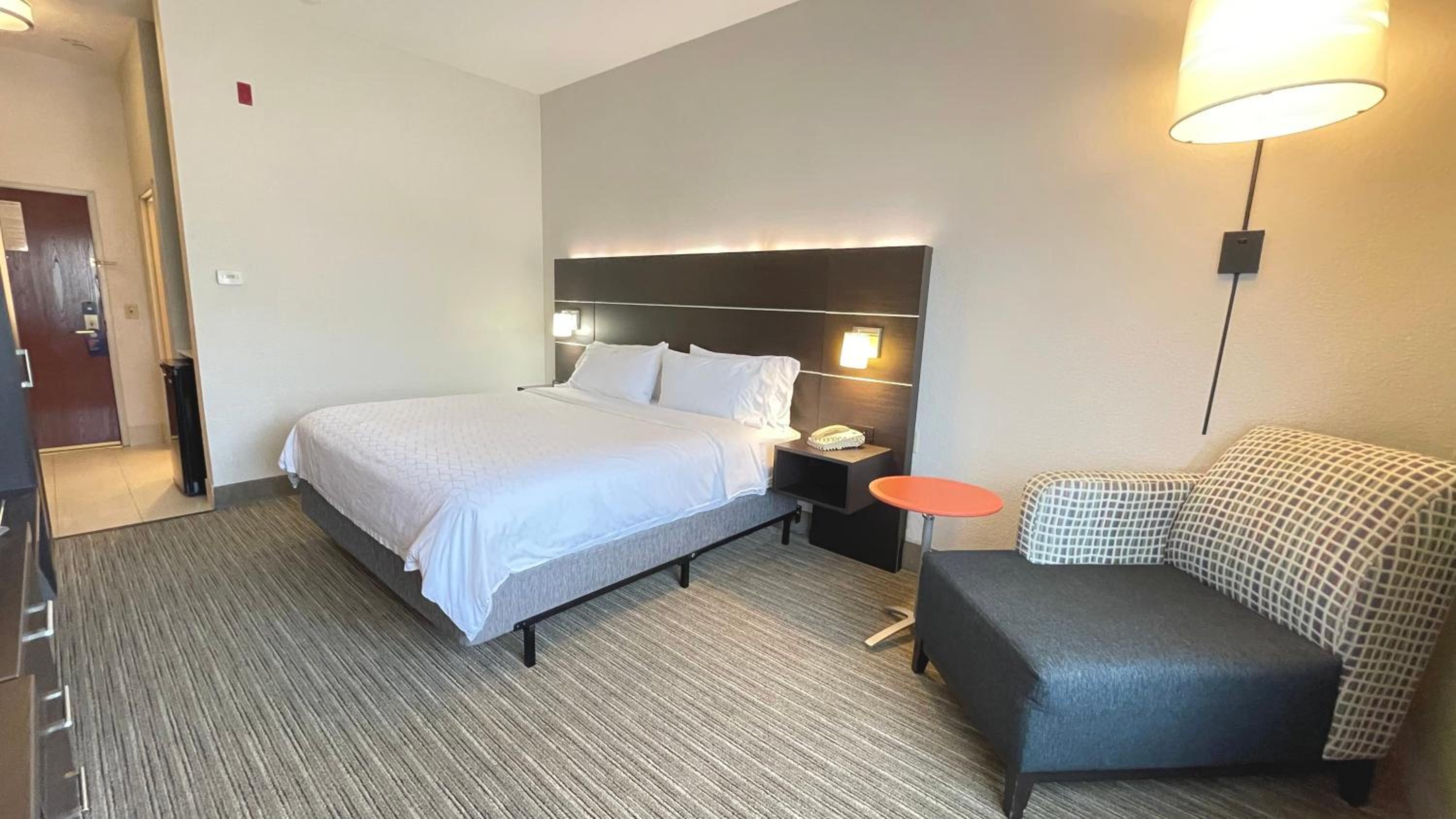 Standard King Room - Photo 2