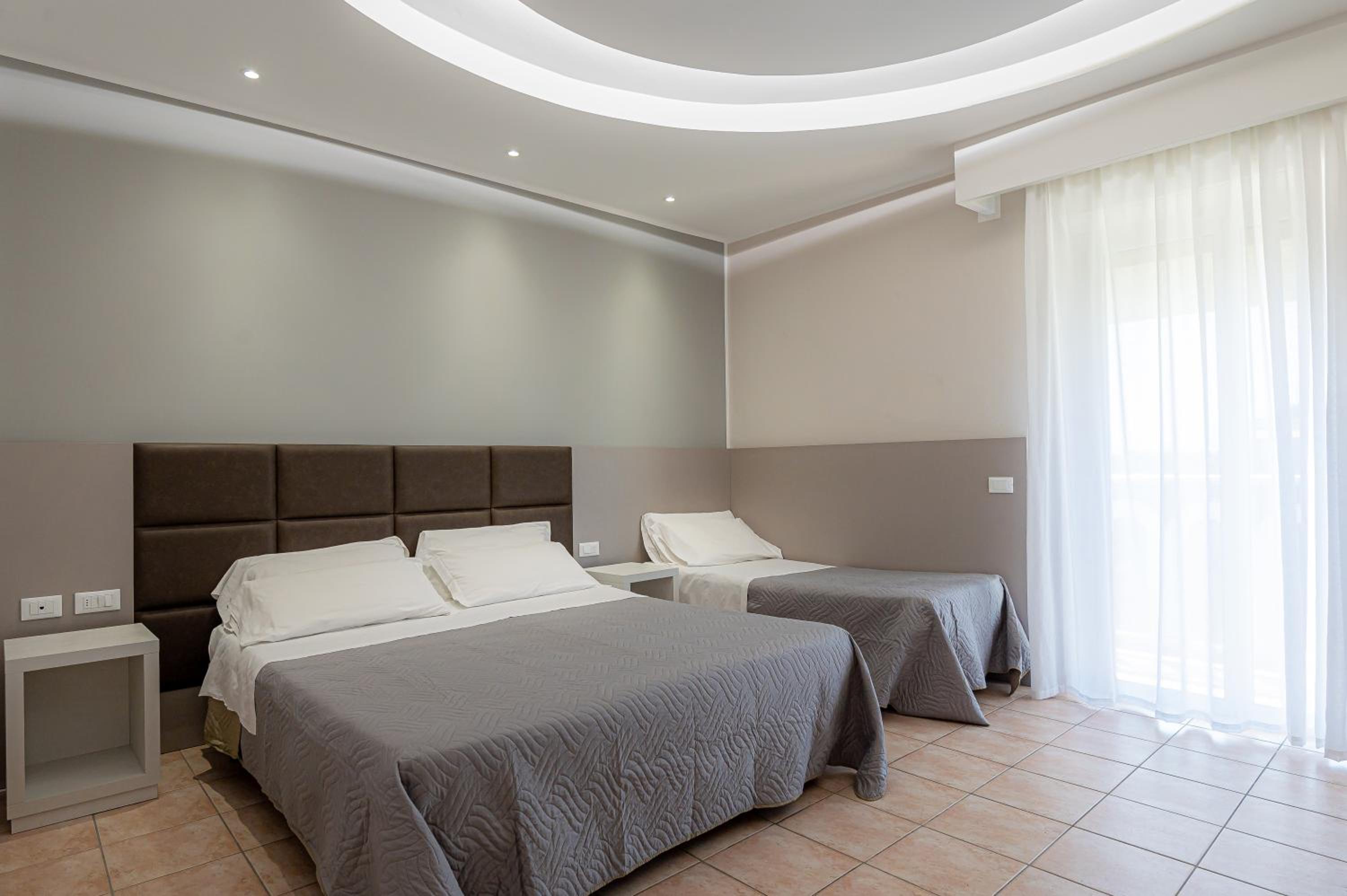Classic Double Room with Beach Package - Photo 13