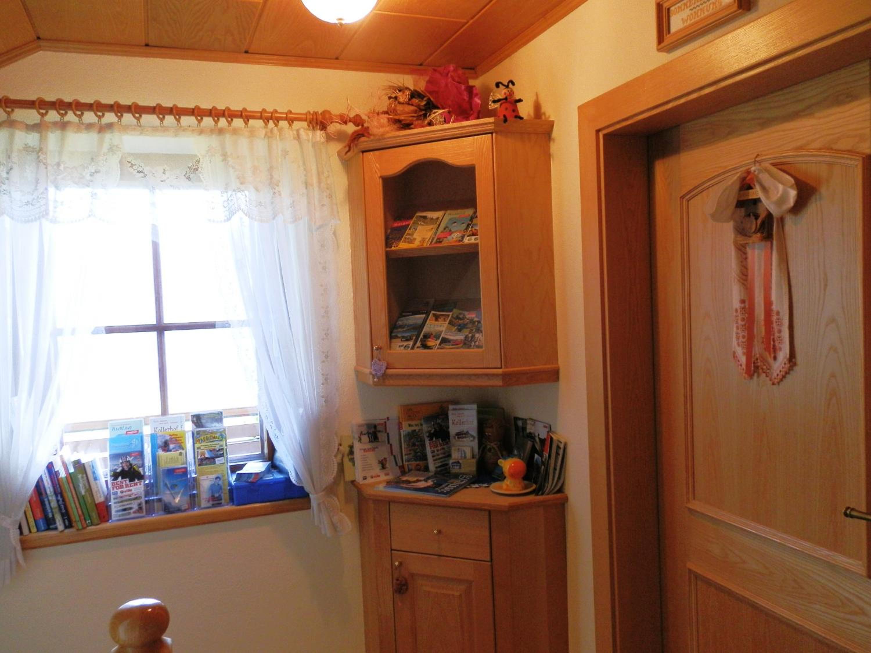Two-Bedroom Apartment with Mountain View - Photo 10