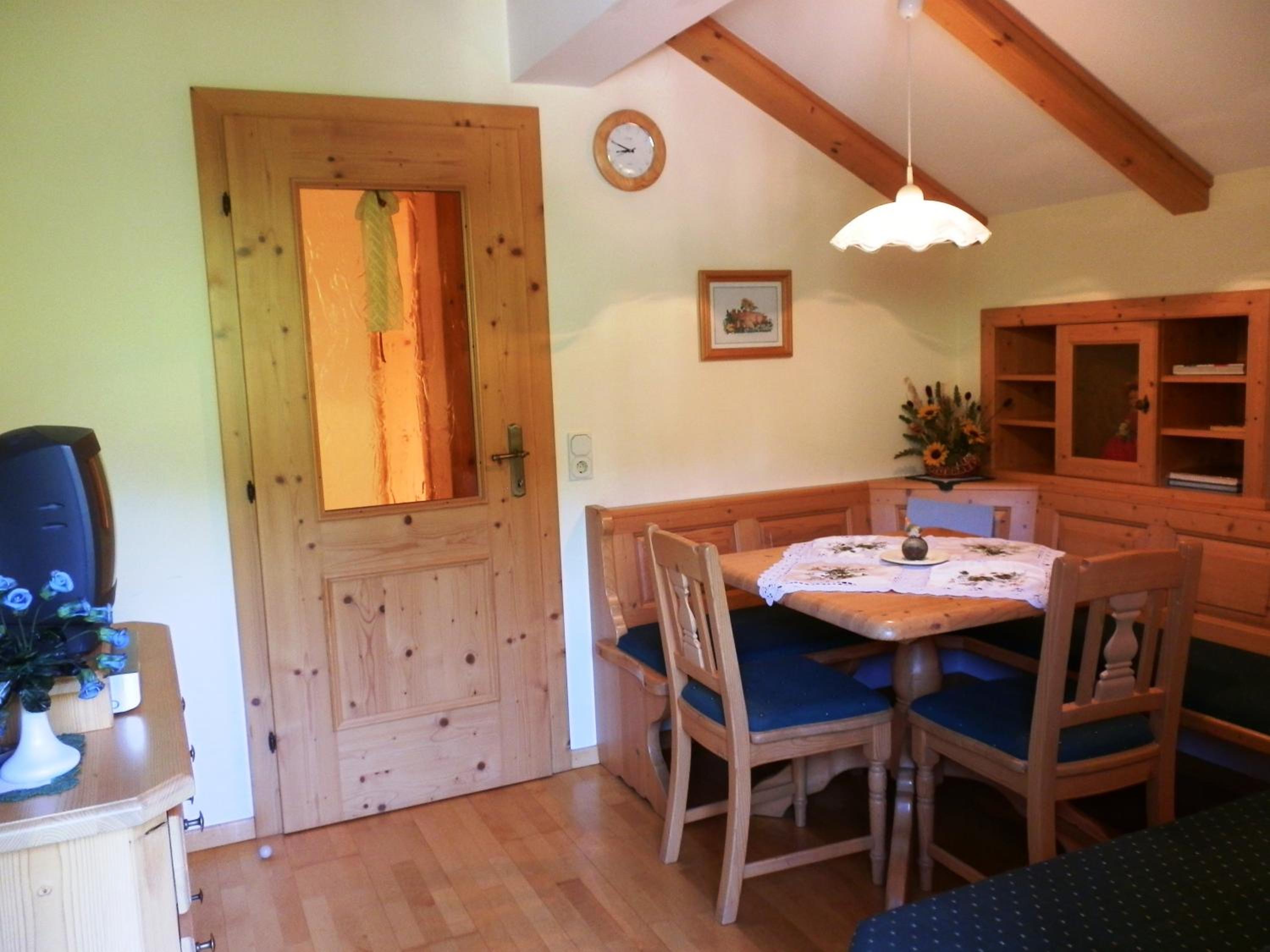 Two-Bedroom Apartment with Mountain View - Photo 12