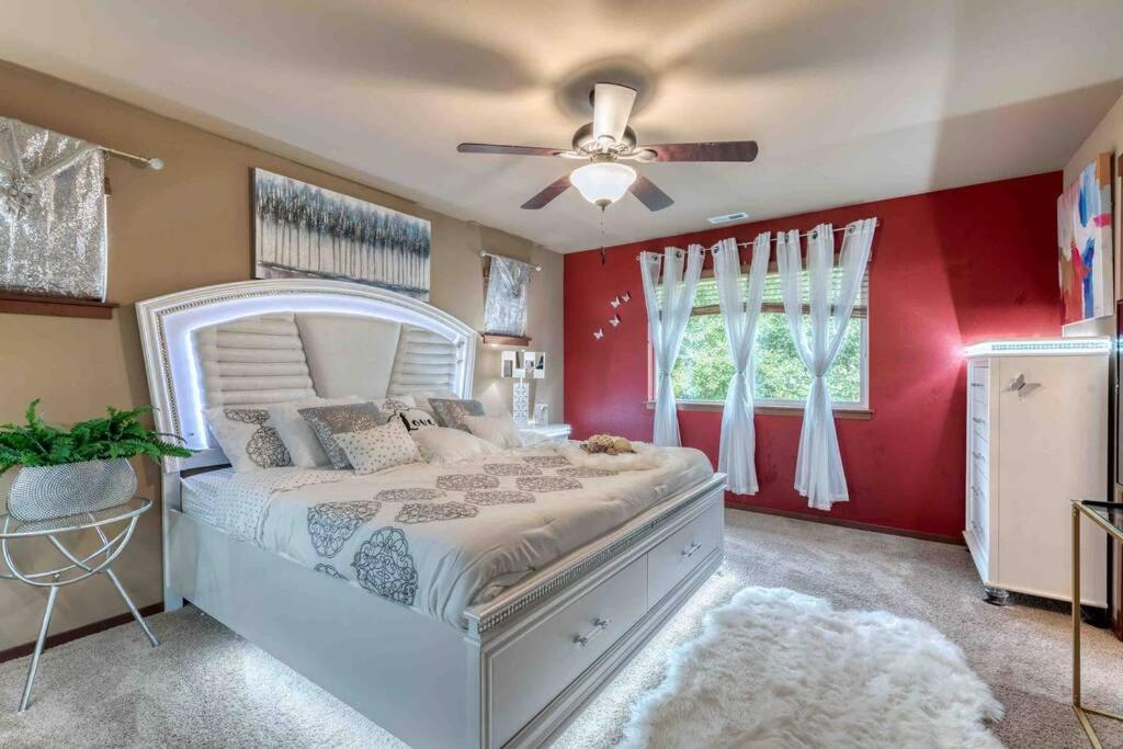 Five-Bedroom House photo 1