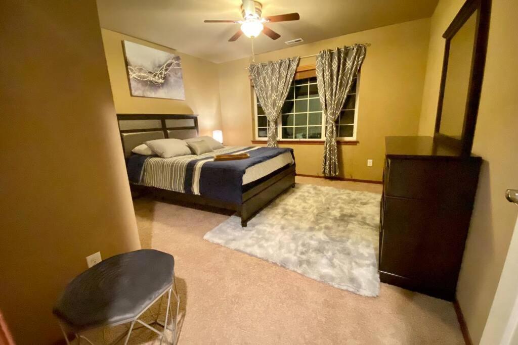Five-Bedroom House photo 2