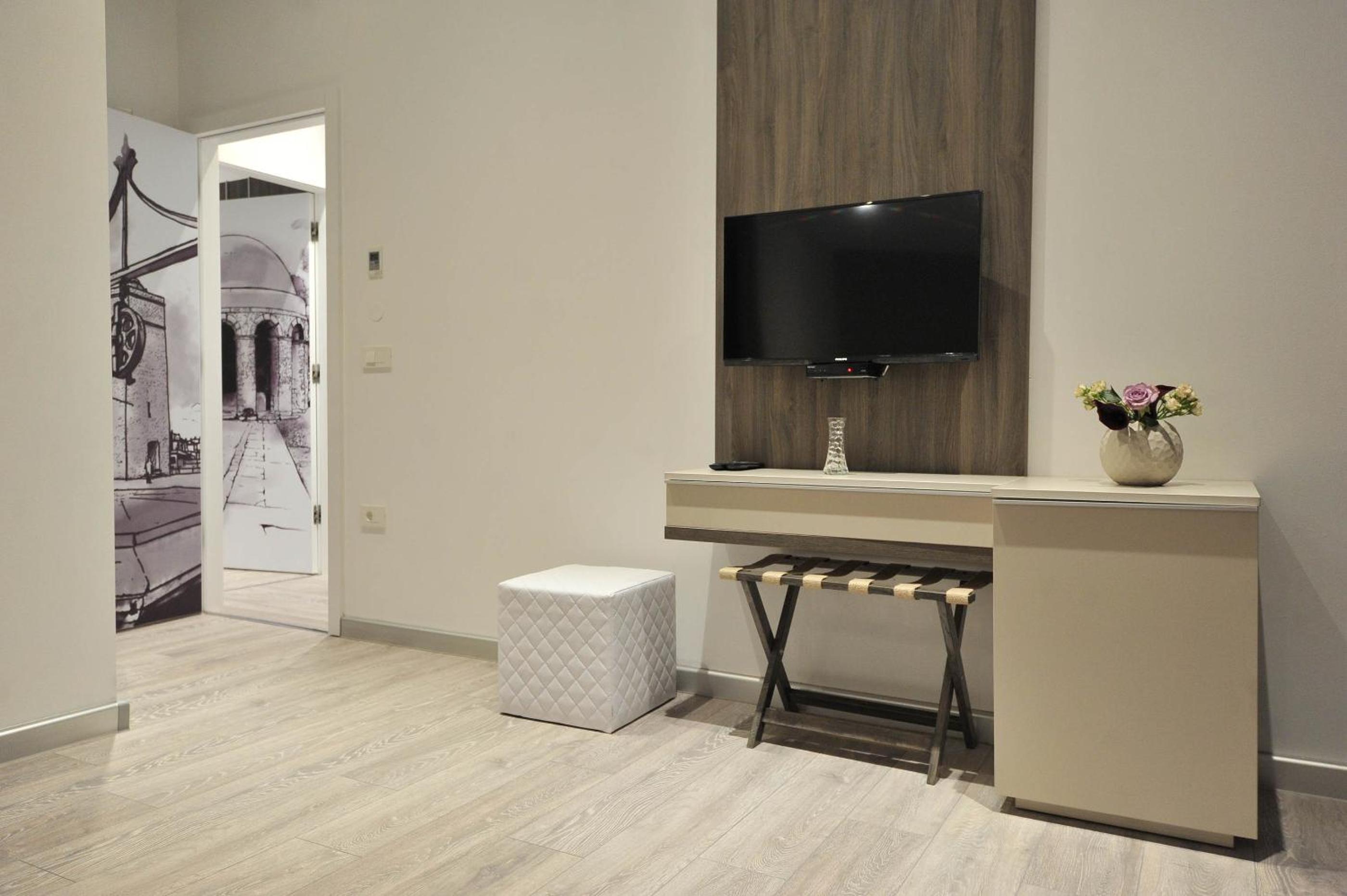 Standard Double Room - Photo 6