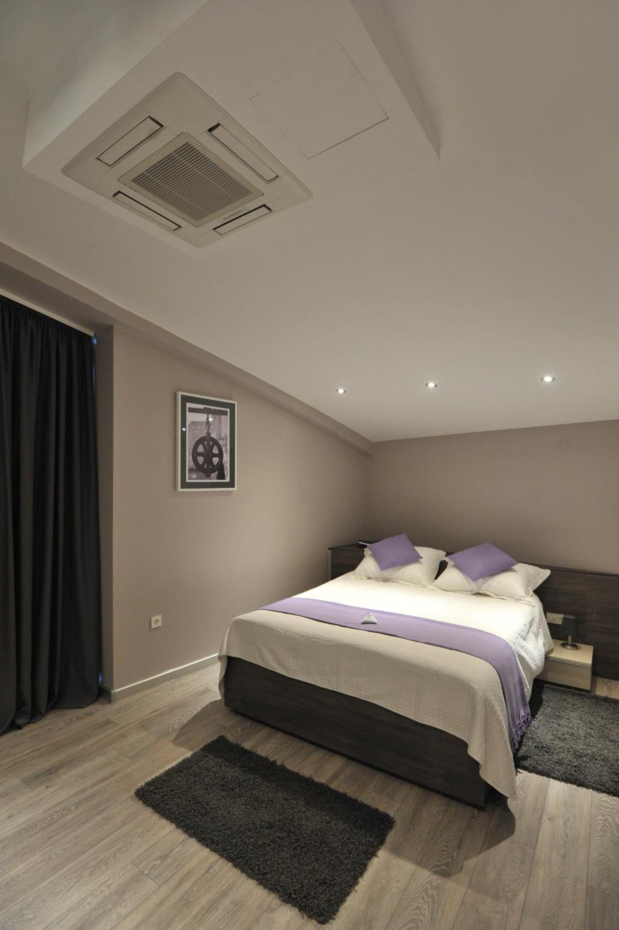 Standard Double Room - Photo 8