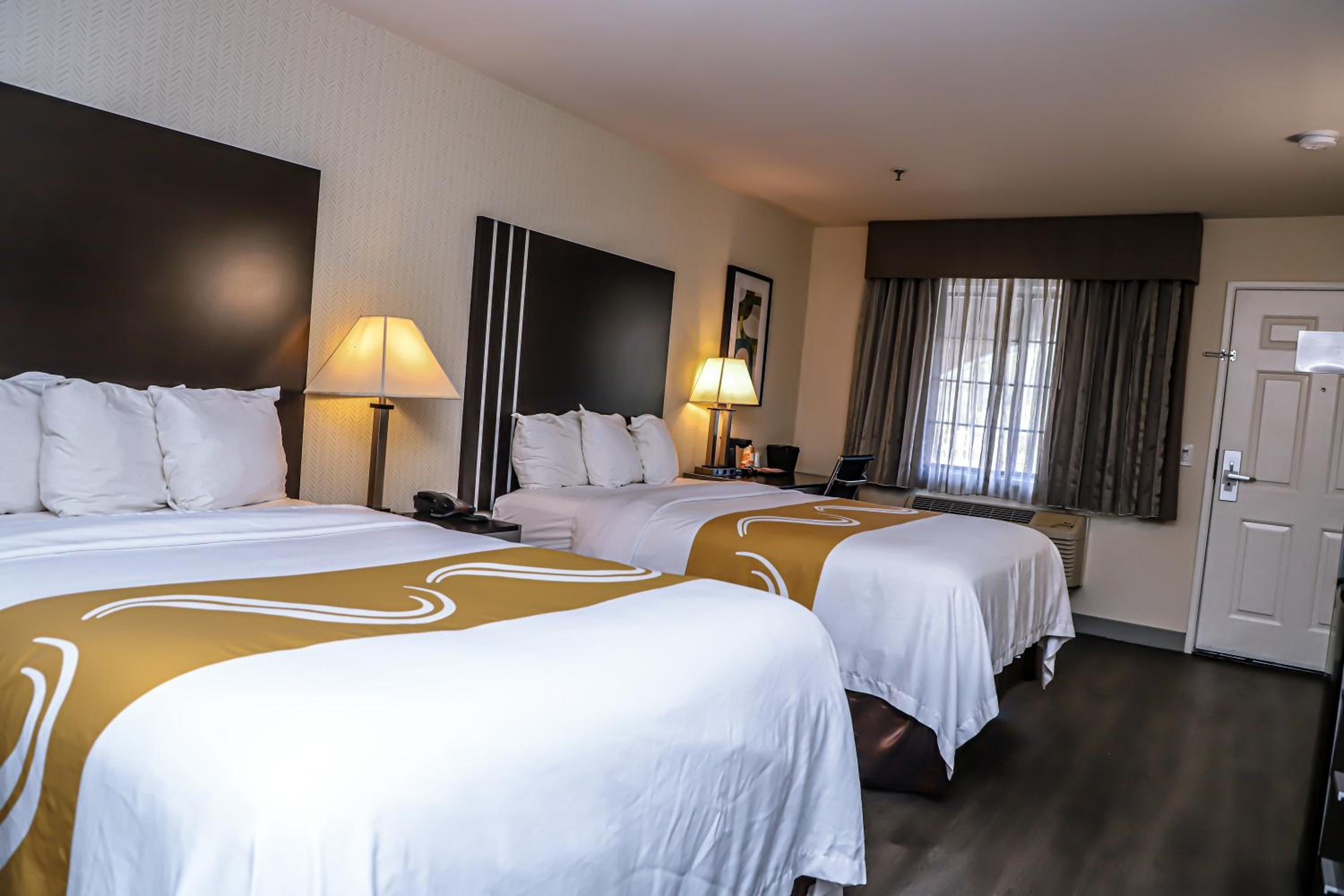 Standard Room, 2 Double Beds, Non Smoking - Photo 4