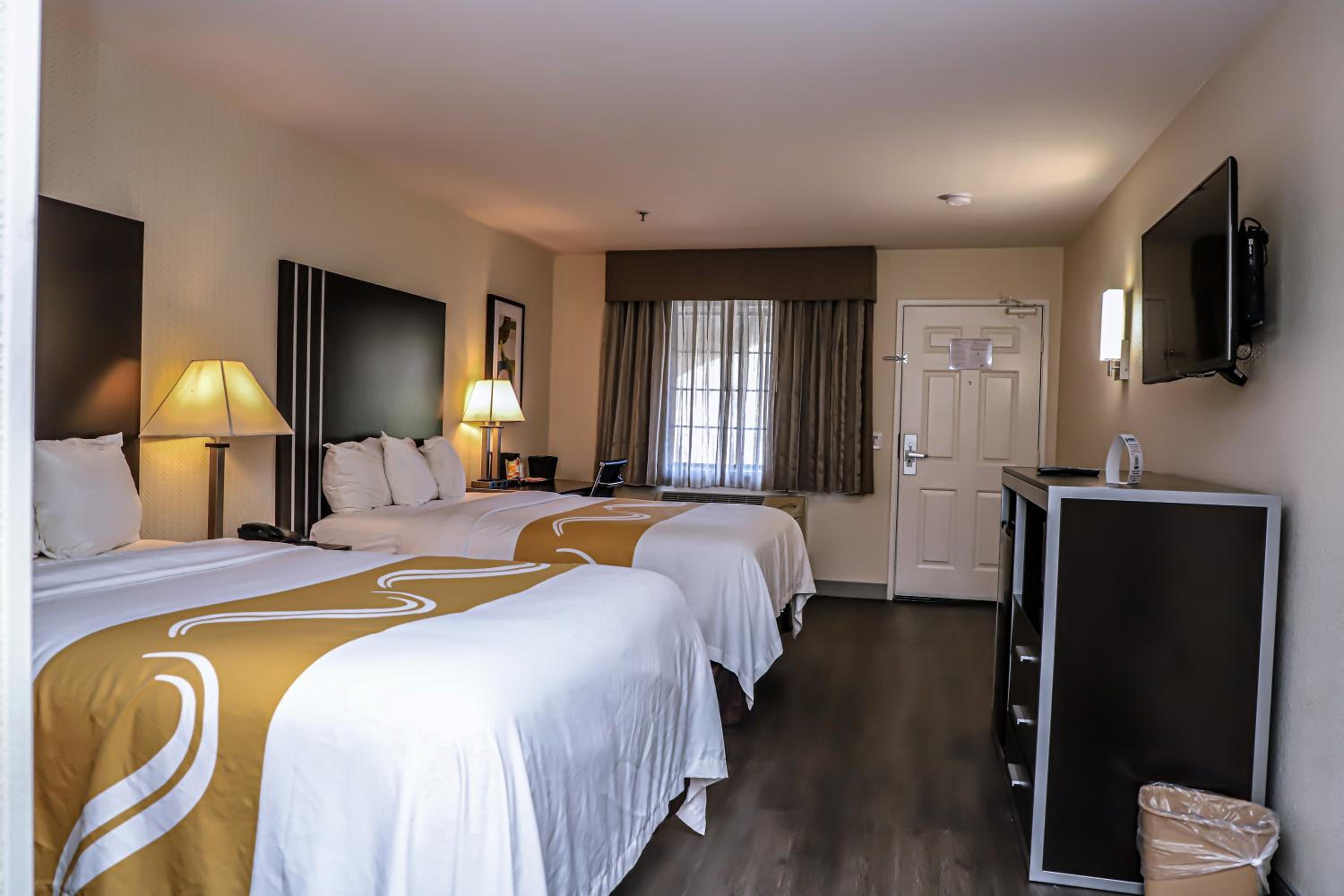 Standard Room, 2 Double Beds, Non Smoking - Photo 1