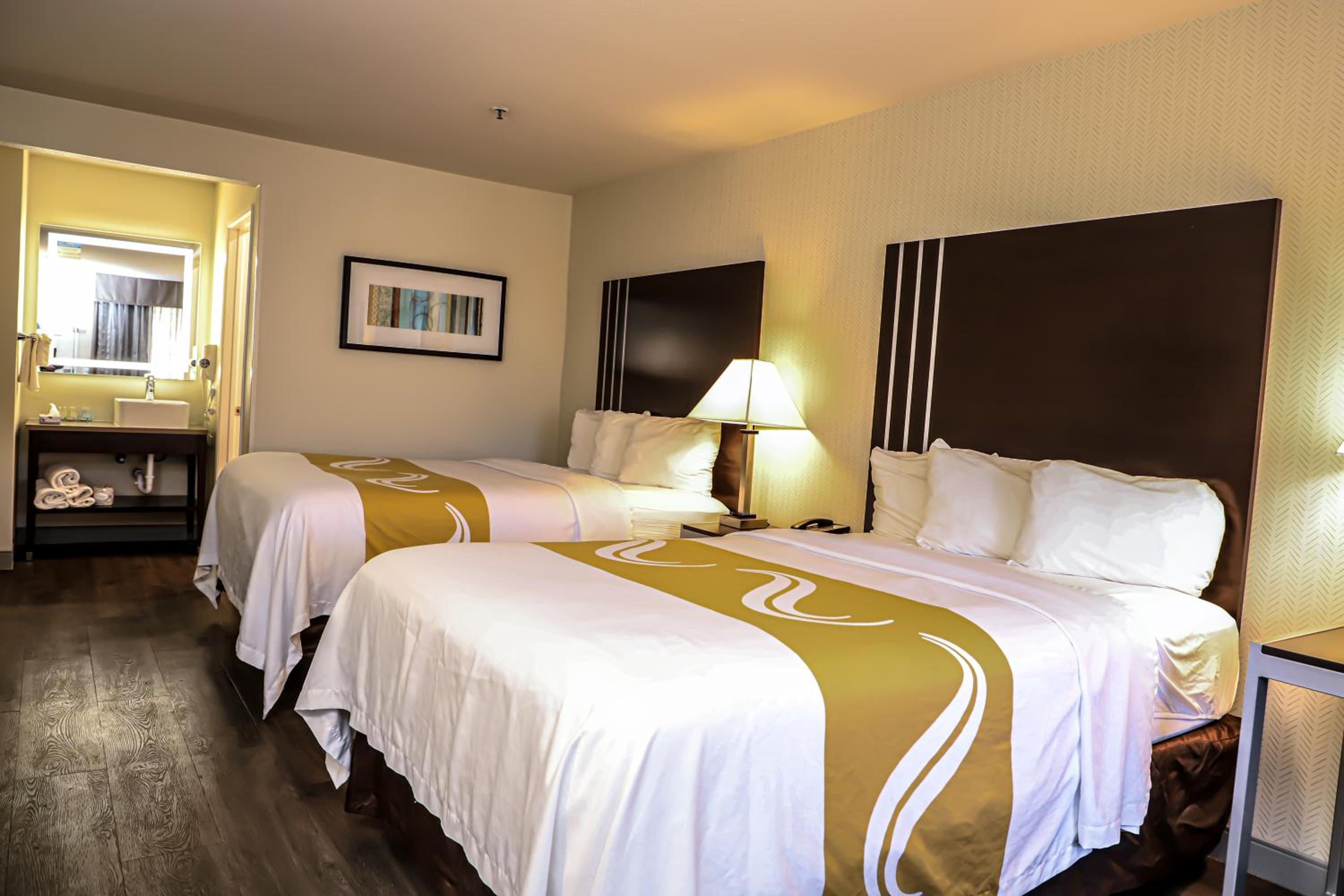 Standard Room, 2 Double Beds, Non Smoking - Photo 2