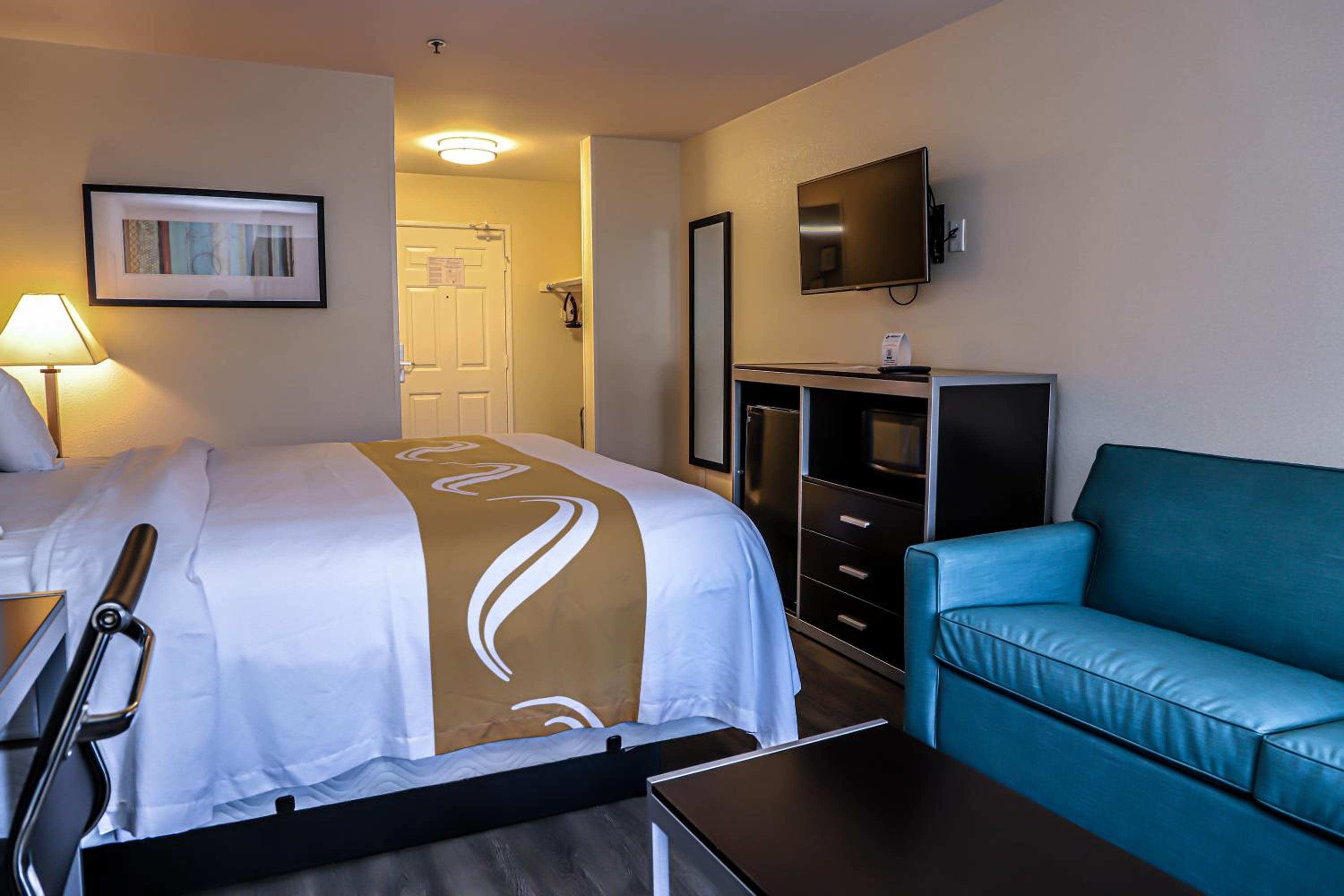 Suite, 1 King Bed with Sofa Bed, Balcony, Non Smoking - Photo 1