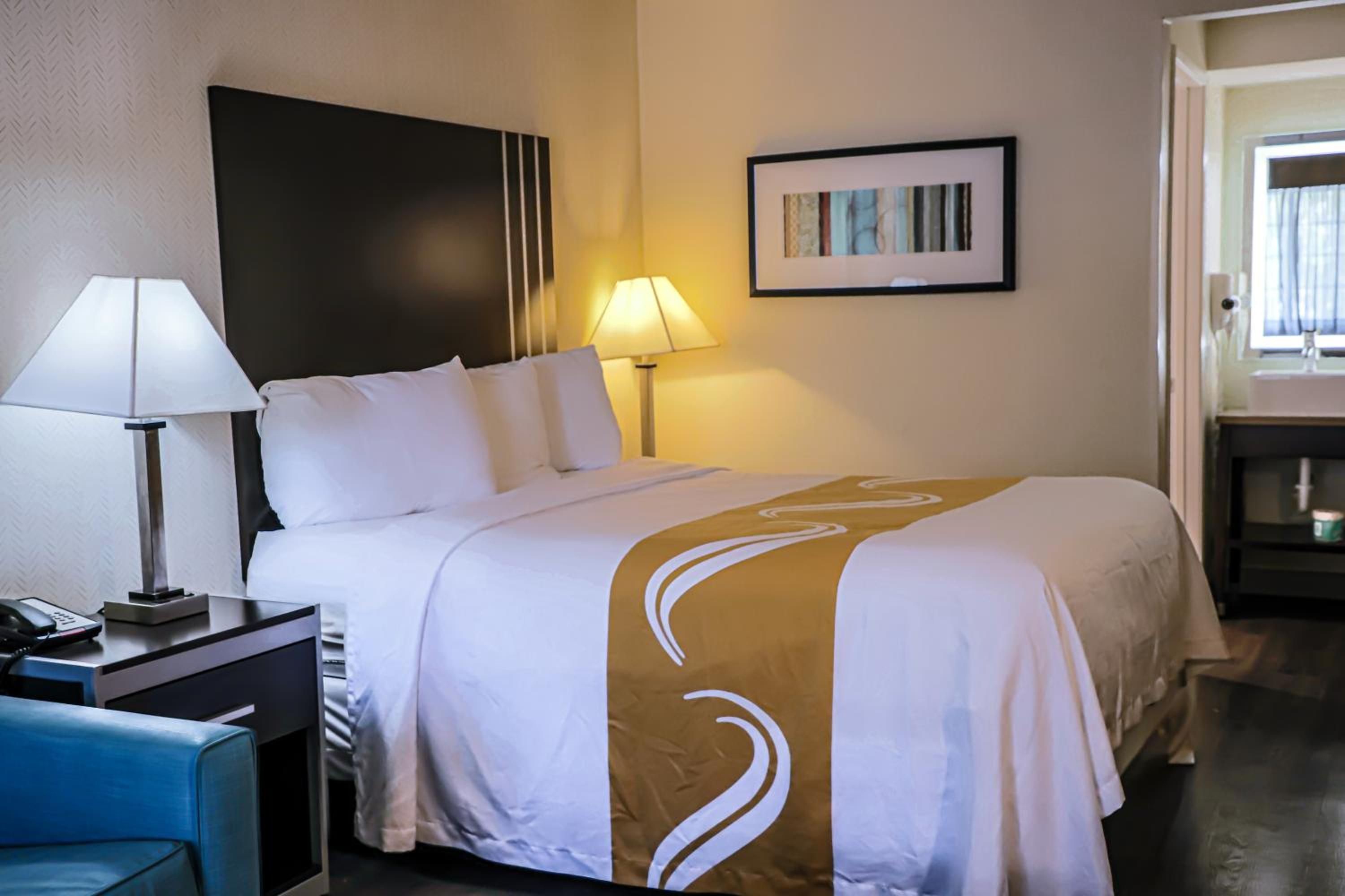 Suite, 1 Queen Bed with Sofa Bed, Non Smoking - Photo 4