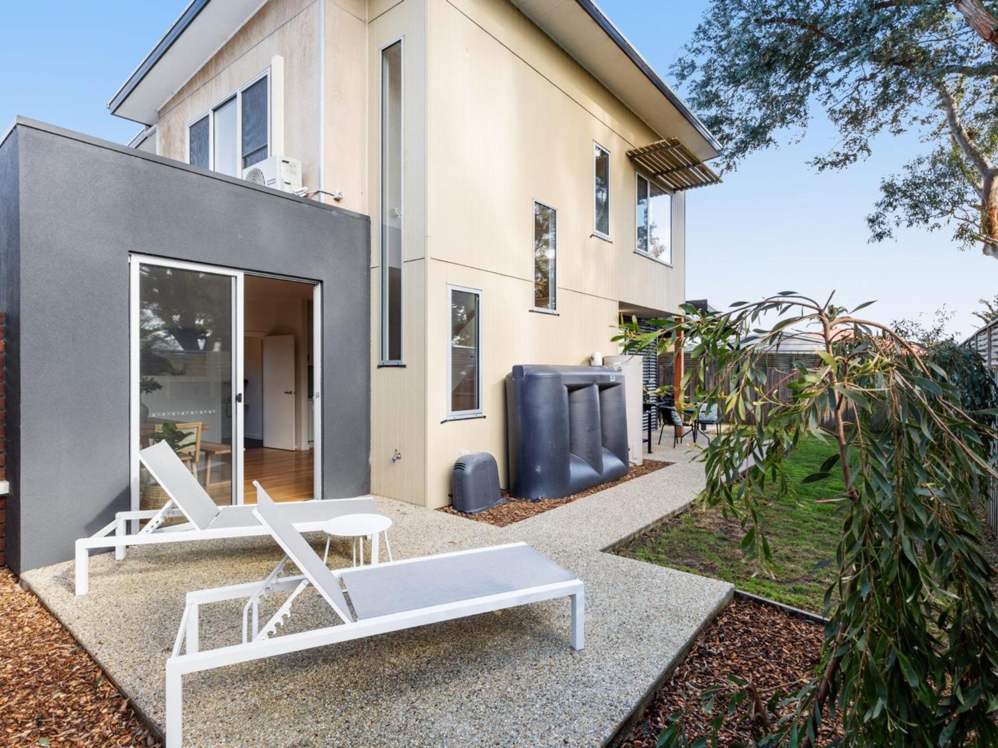 Three-Bedroom House photo 3