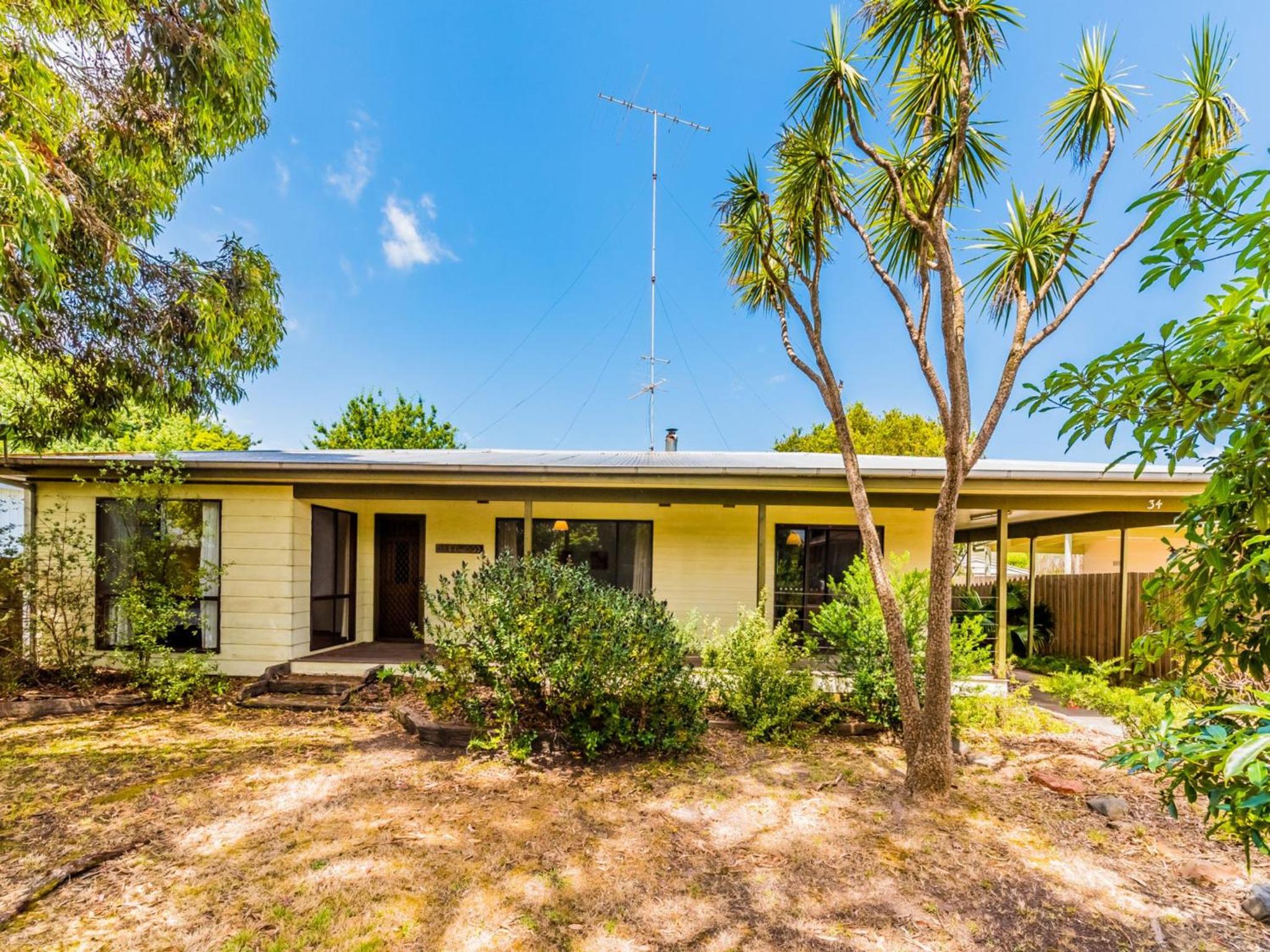 Three-Bedroom House photo 2
