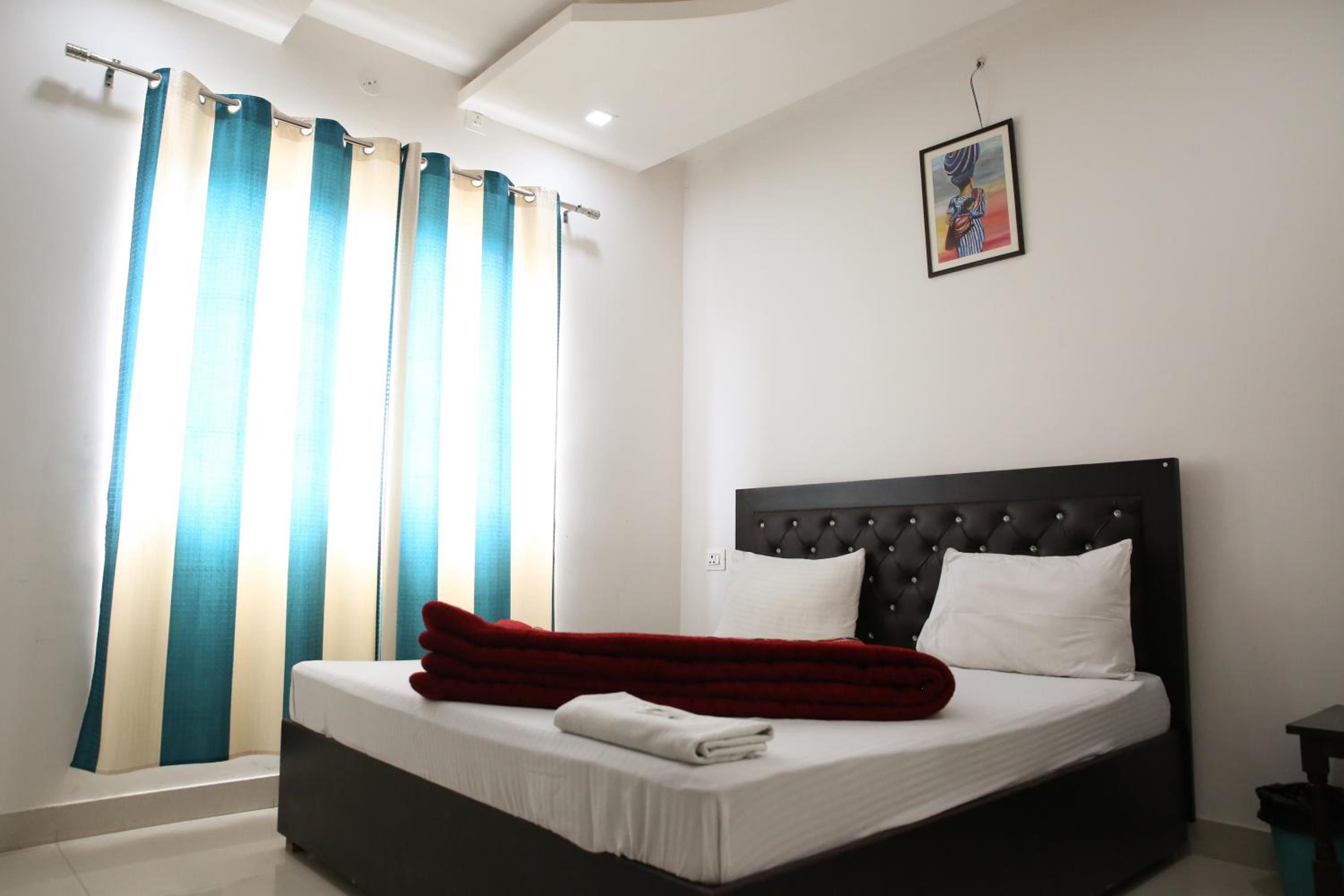 Standard Queen Room