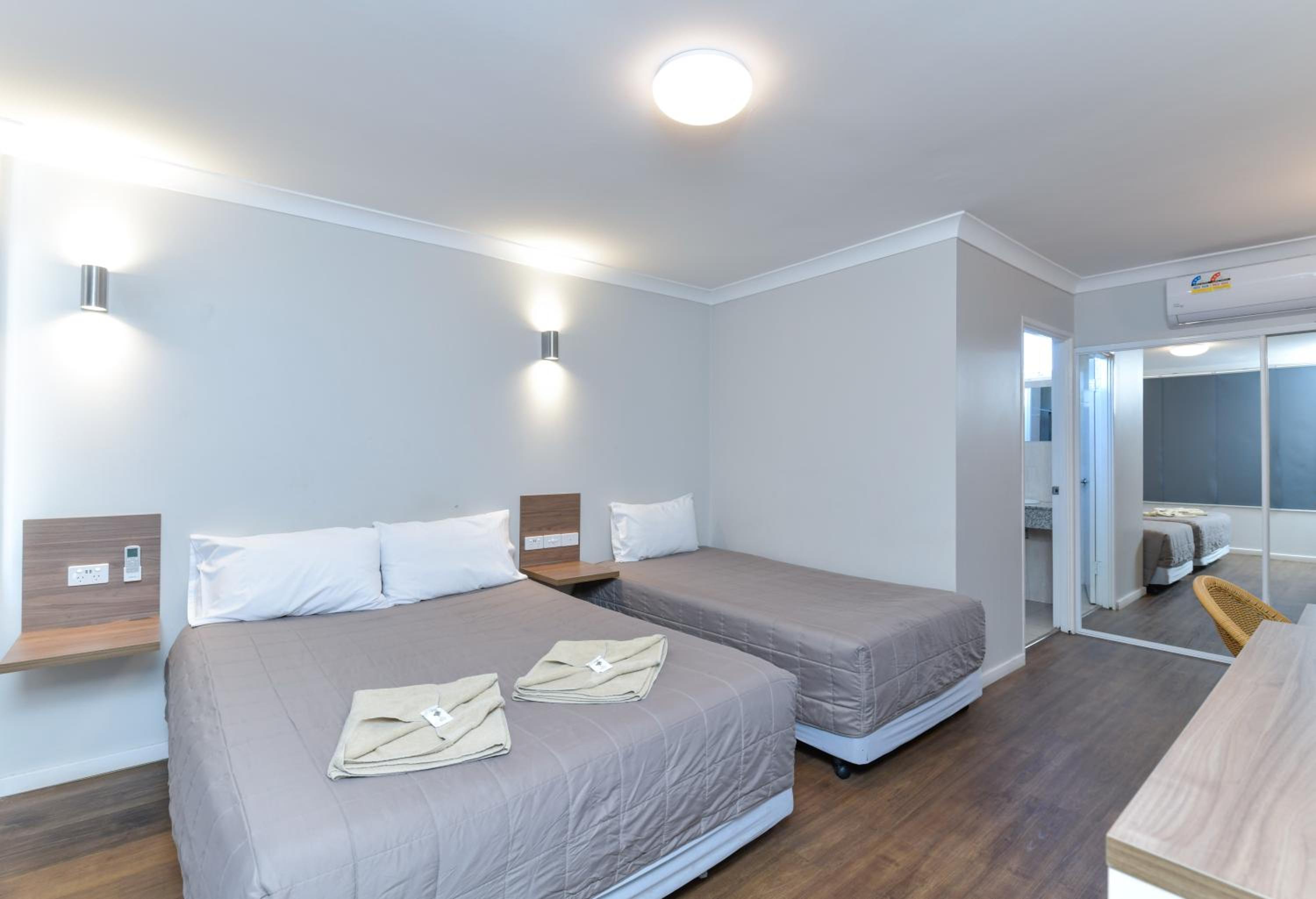Deluxe Suite - Photo 6