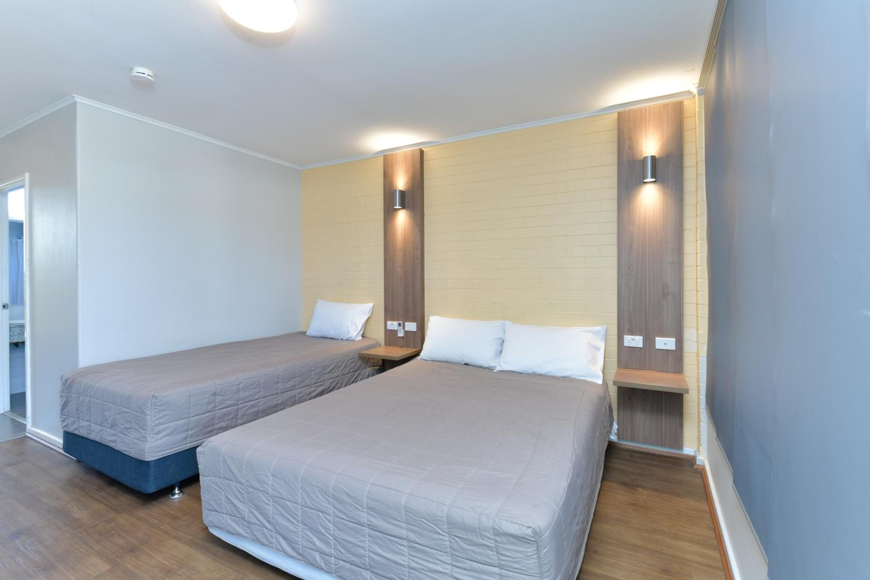Deluxe Suite - Photo 10