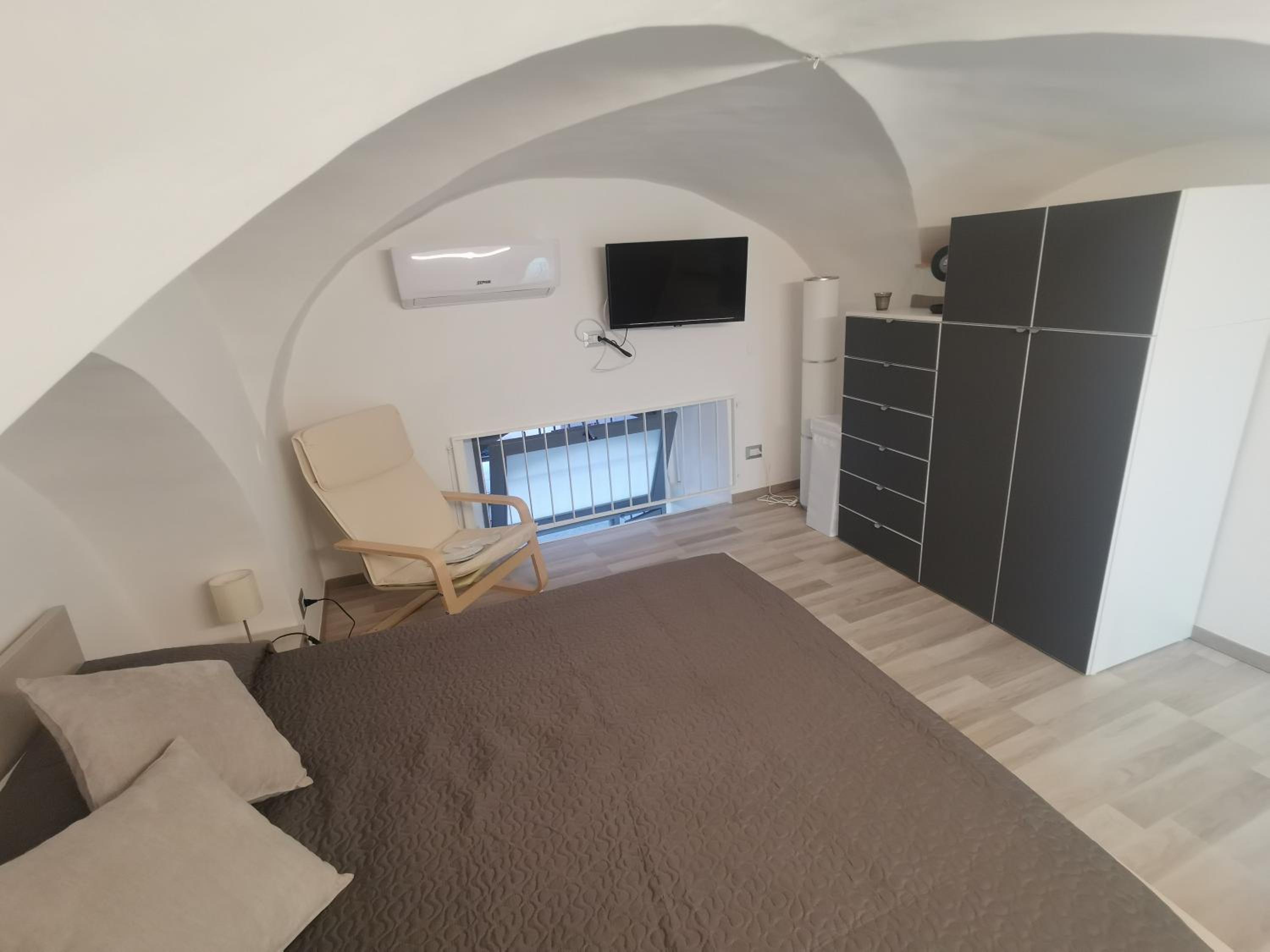 One-Bedroom House - Photo 33