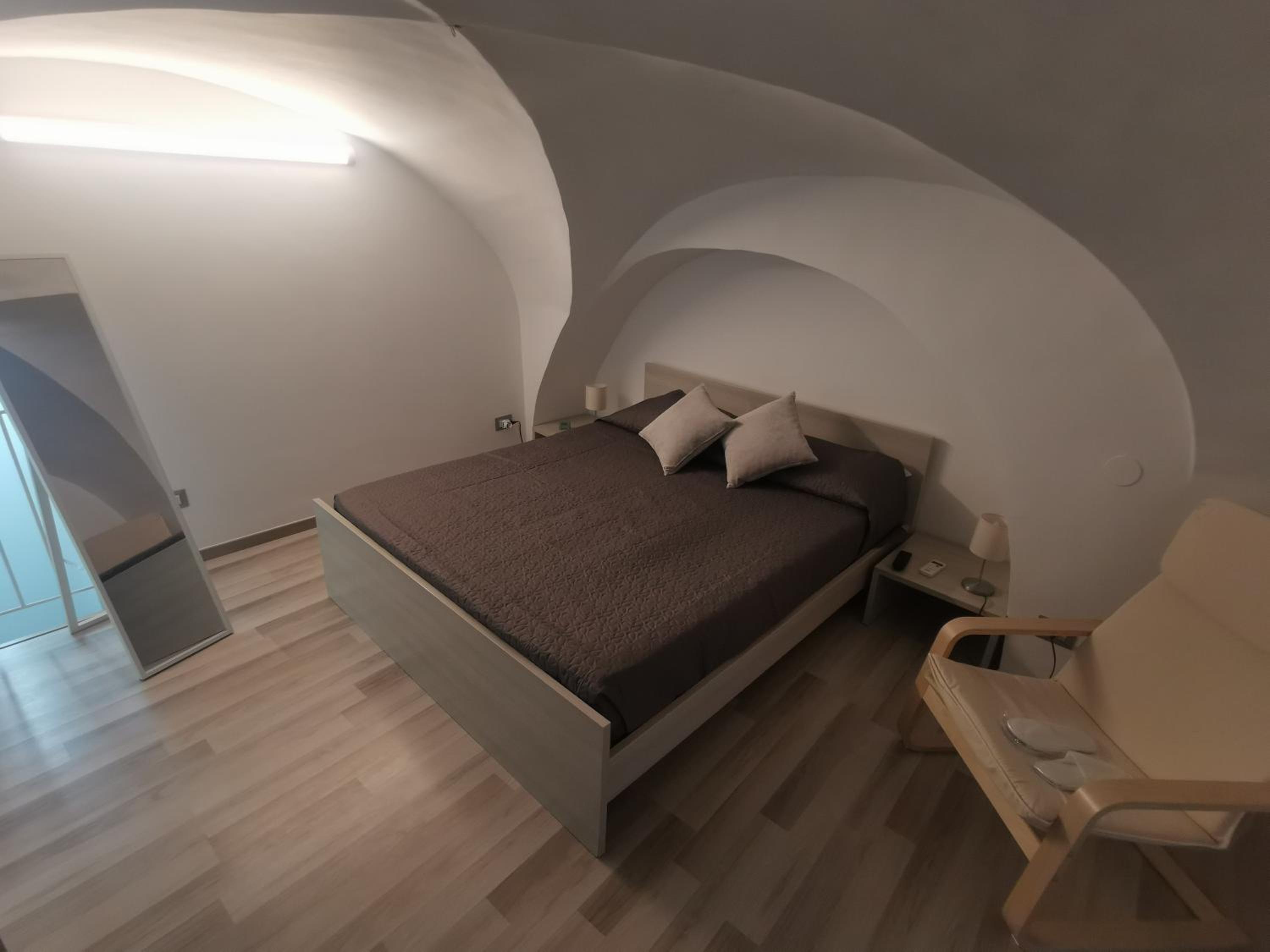 One-Bedroom House - Photo 2