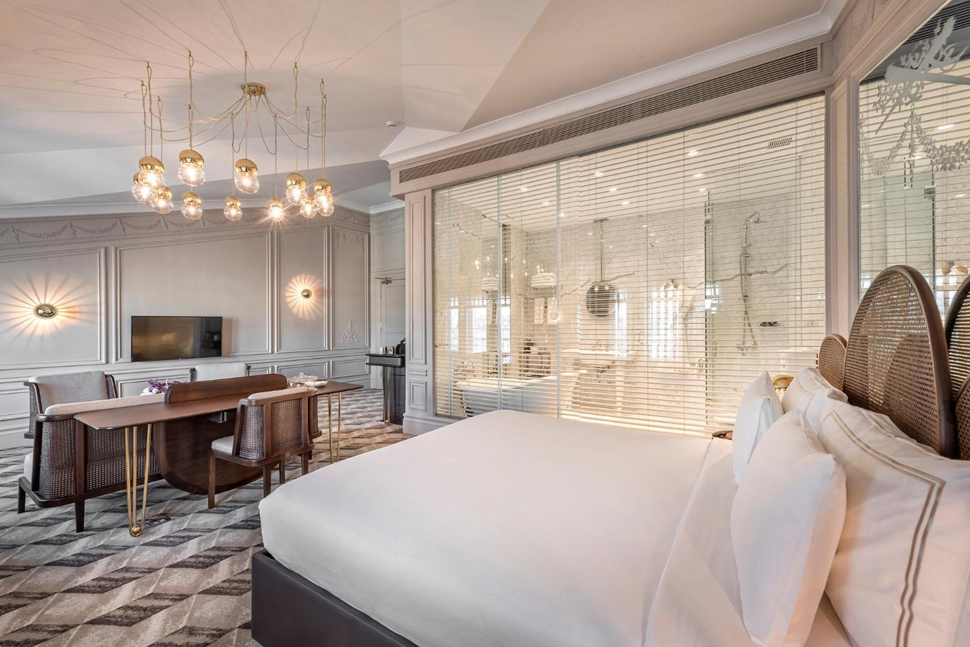 Romantic Penthouse Suite