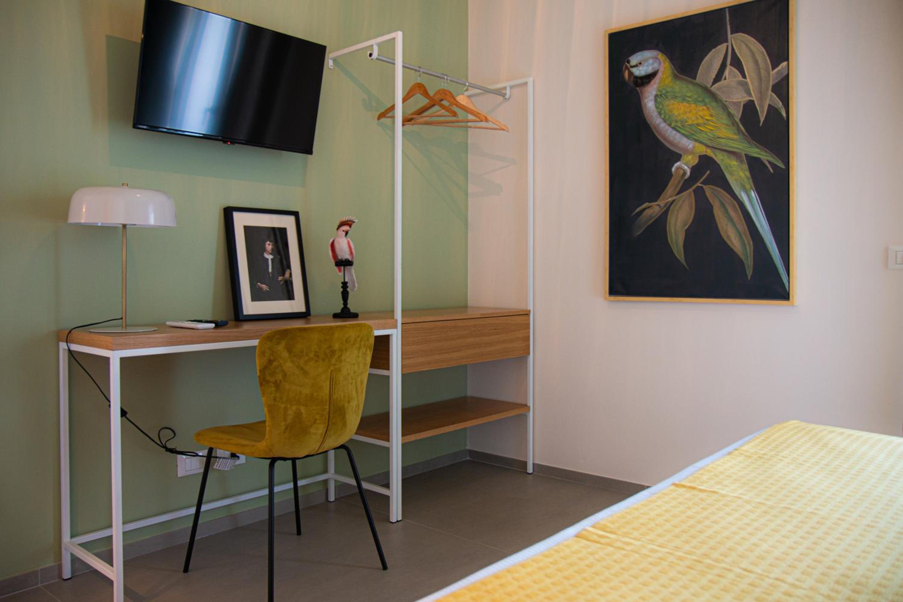 Double Room with Balcony - Photo 12