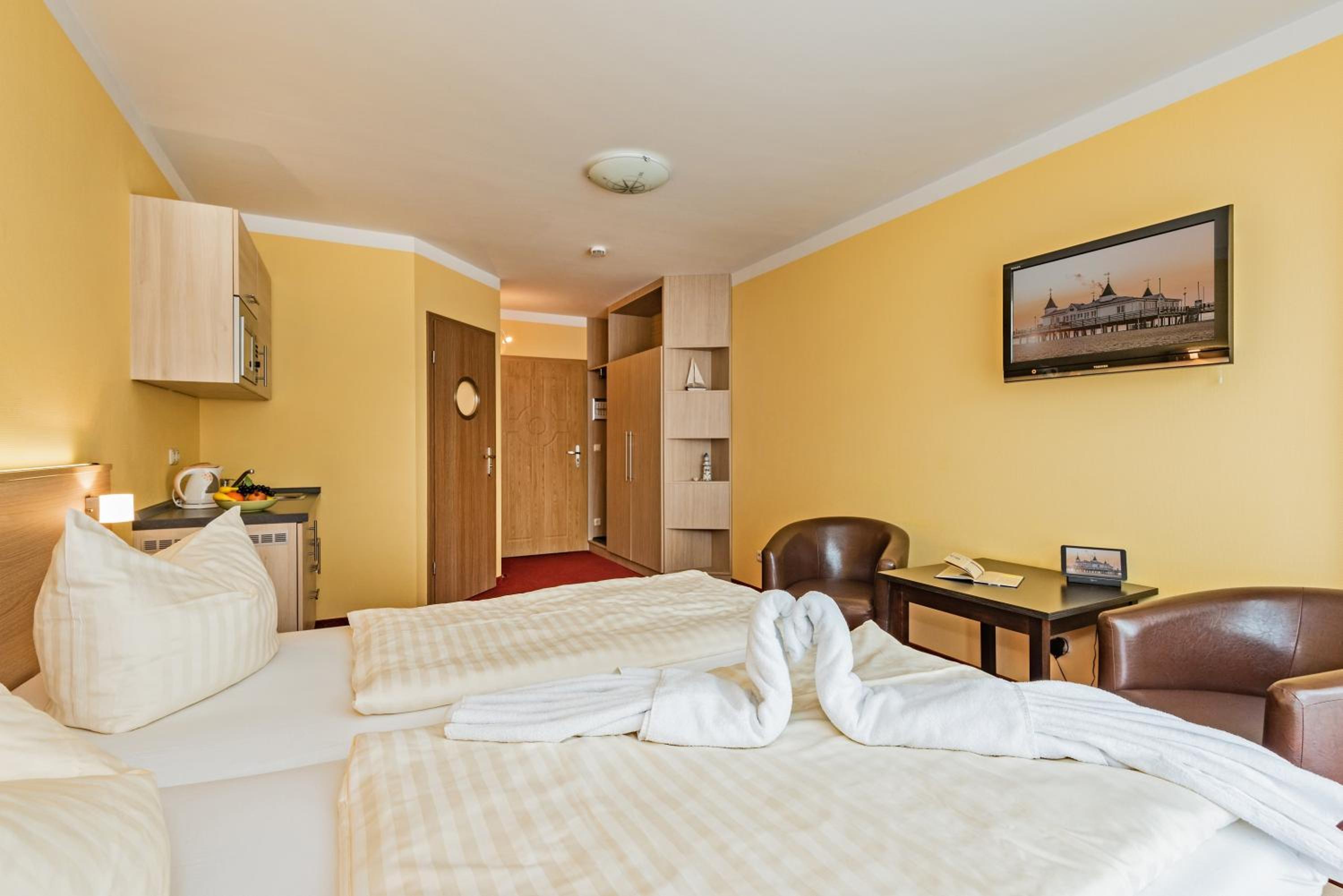 Deluxe Double or Twin Room photo 3