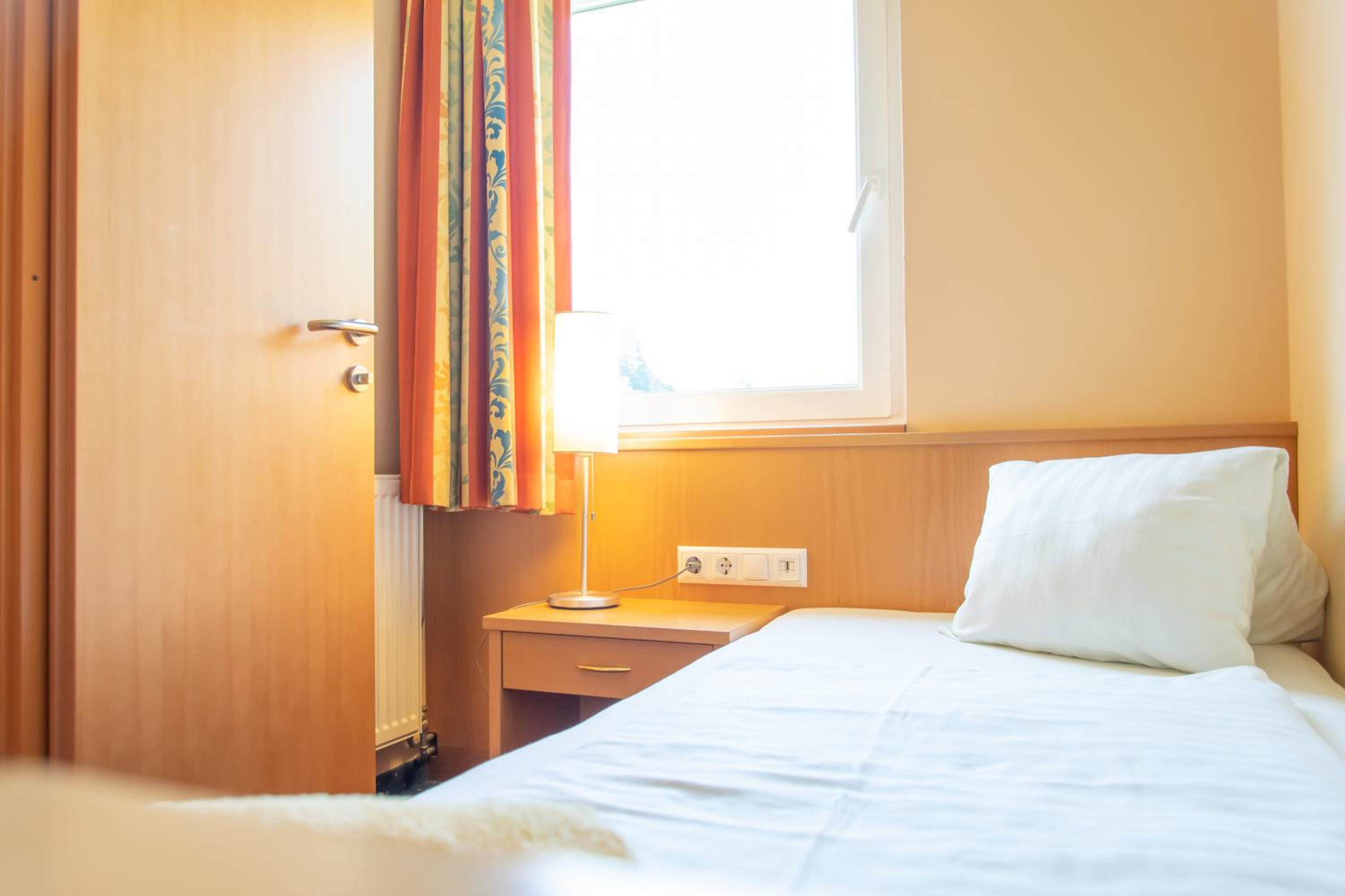 Economy Single Room
