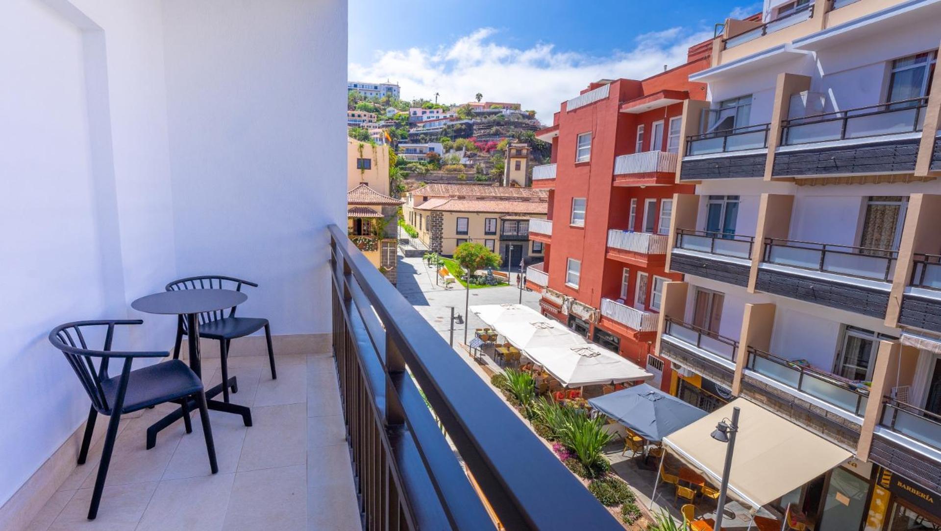 Standard Double or Twin Room with Balcony - Photo 4