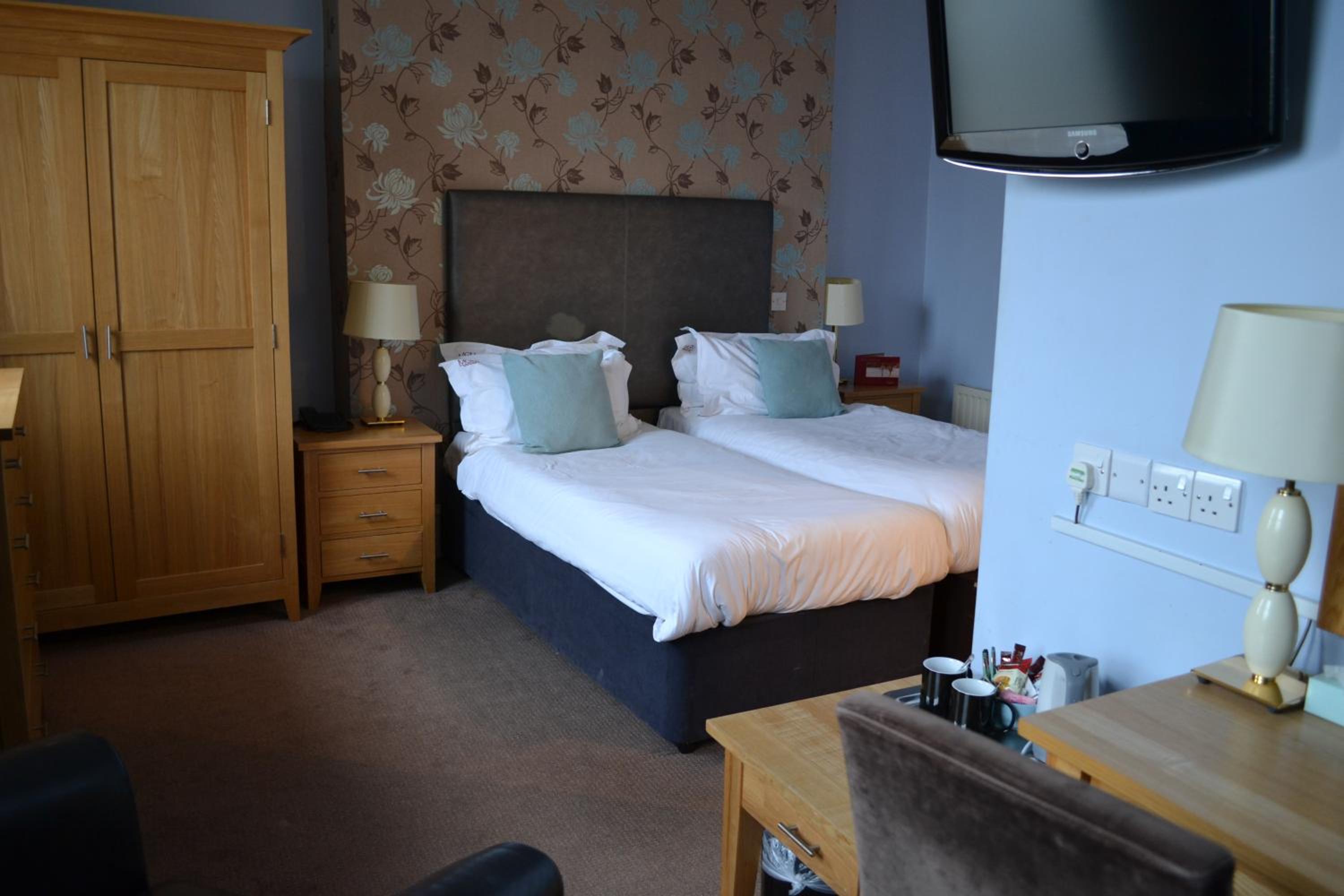 Standard Twin Room - Photo 2