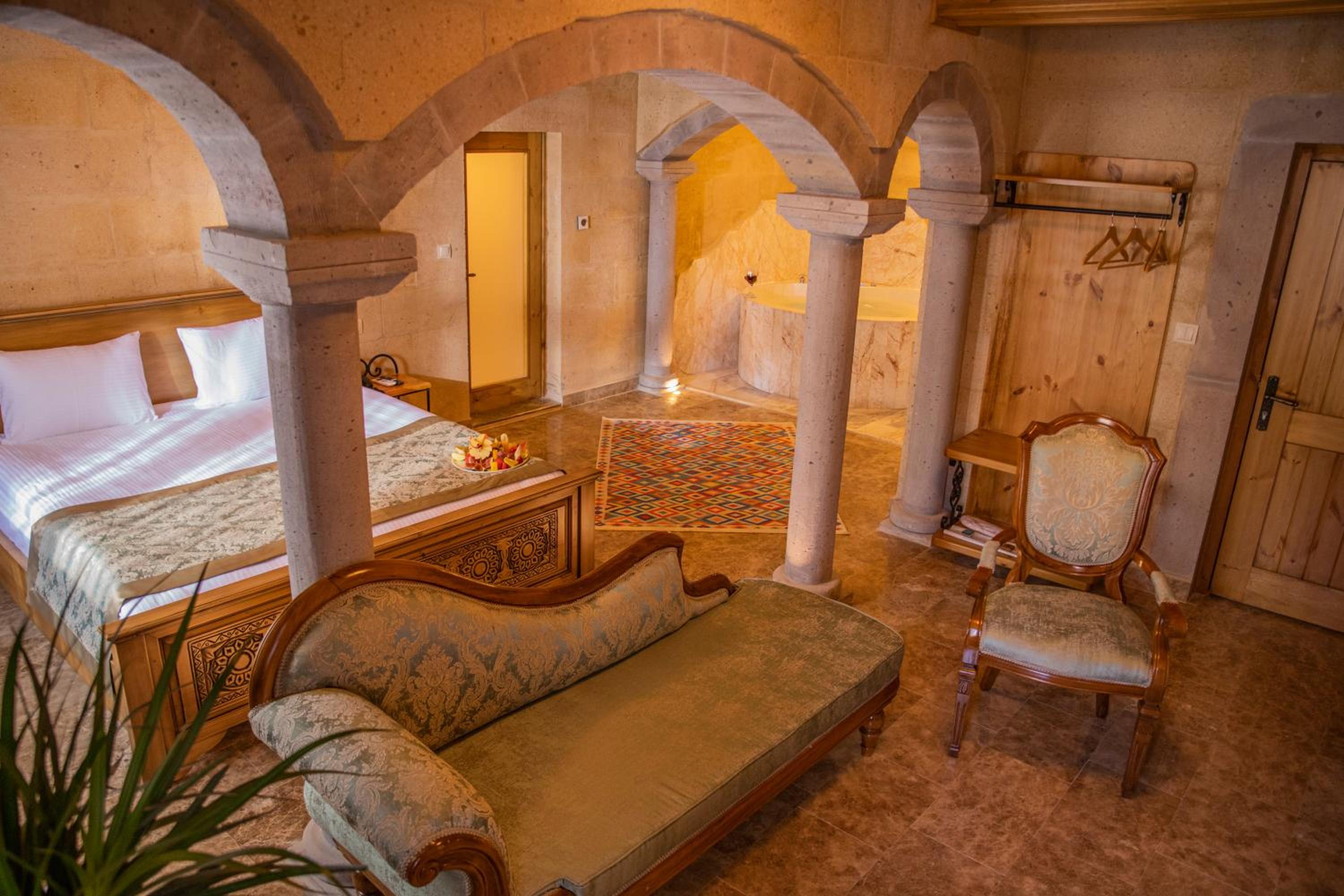 Stone King Suite with Spa Bath - Photo 13