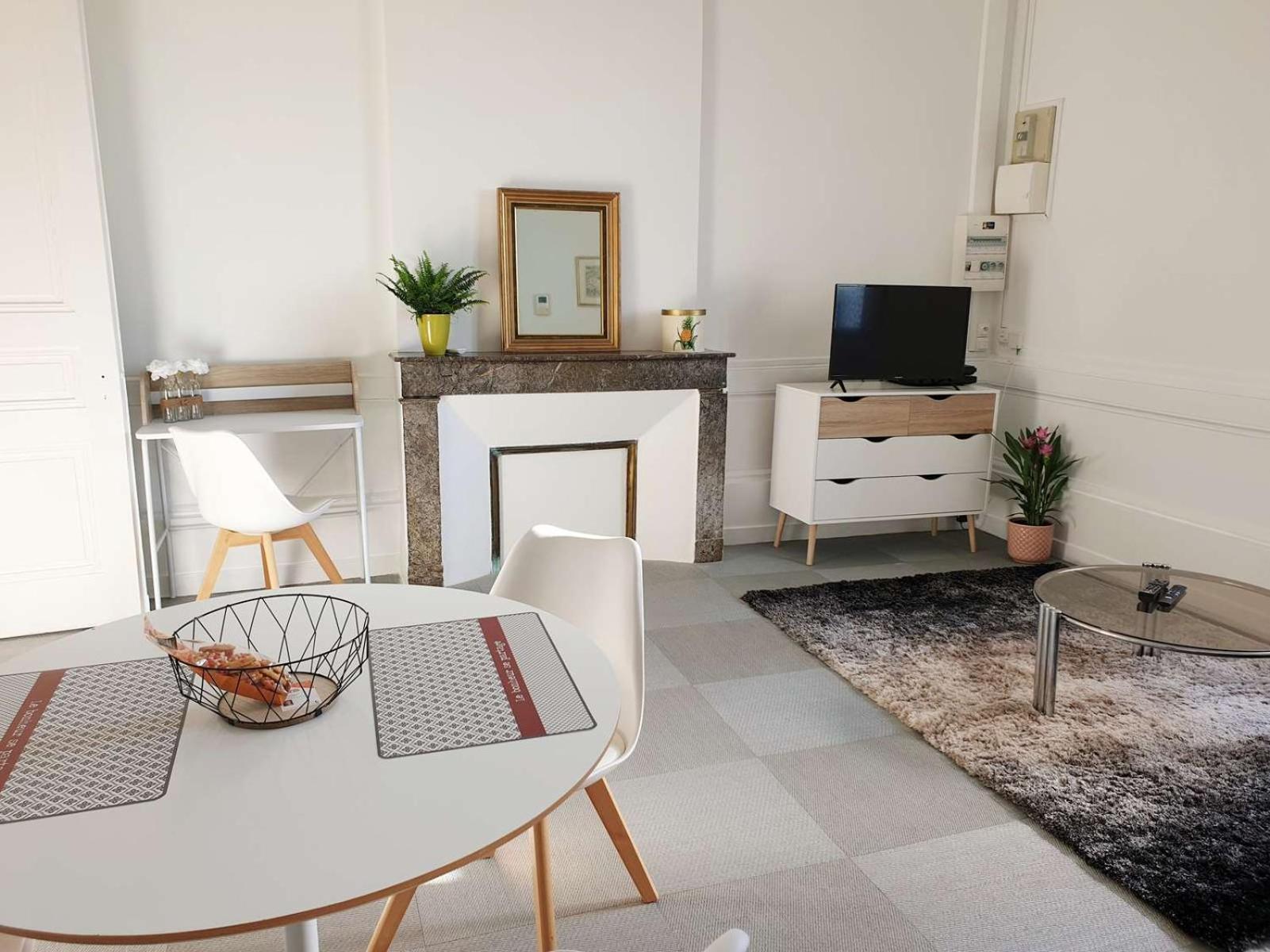 Apartment with Terrace photo 2