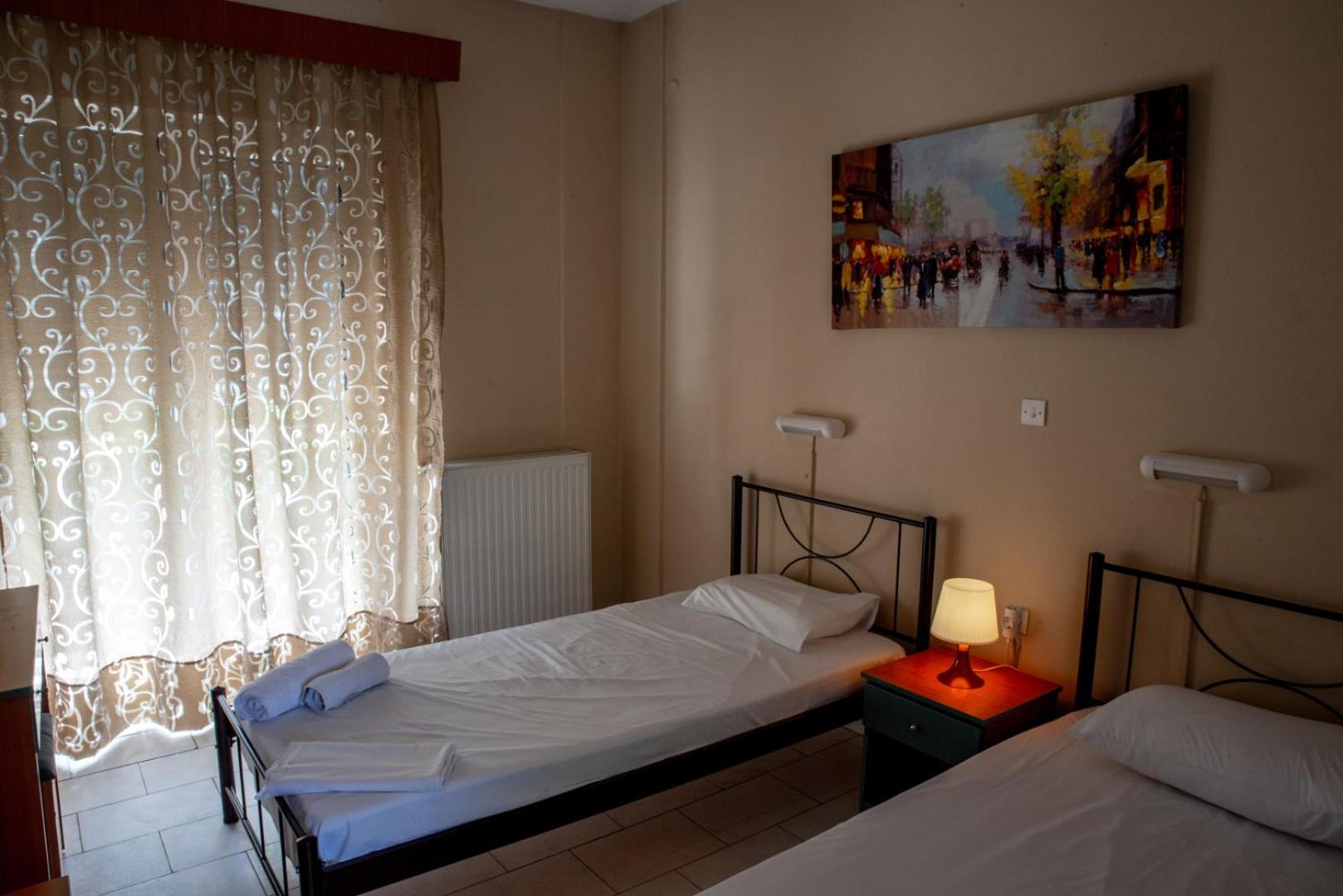 Twin Room - Photo 3