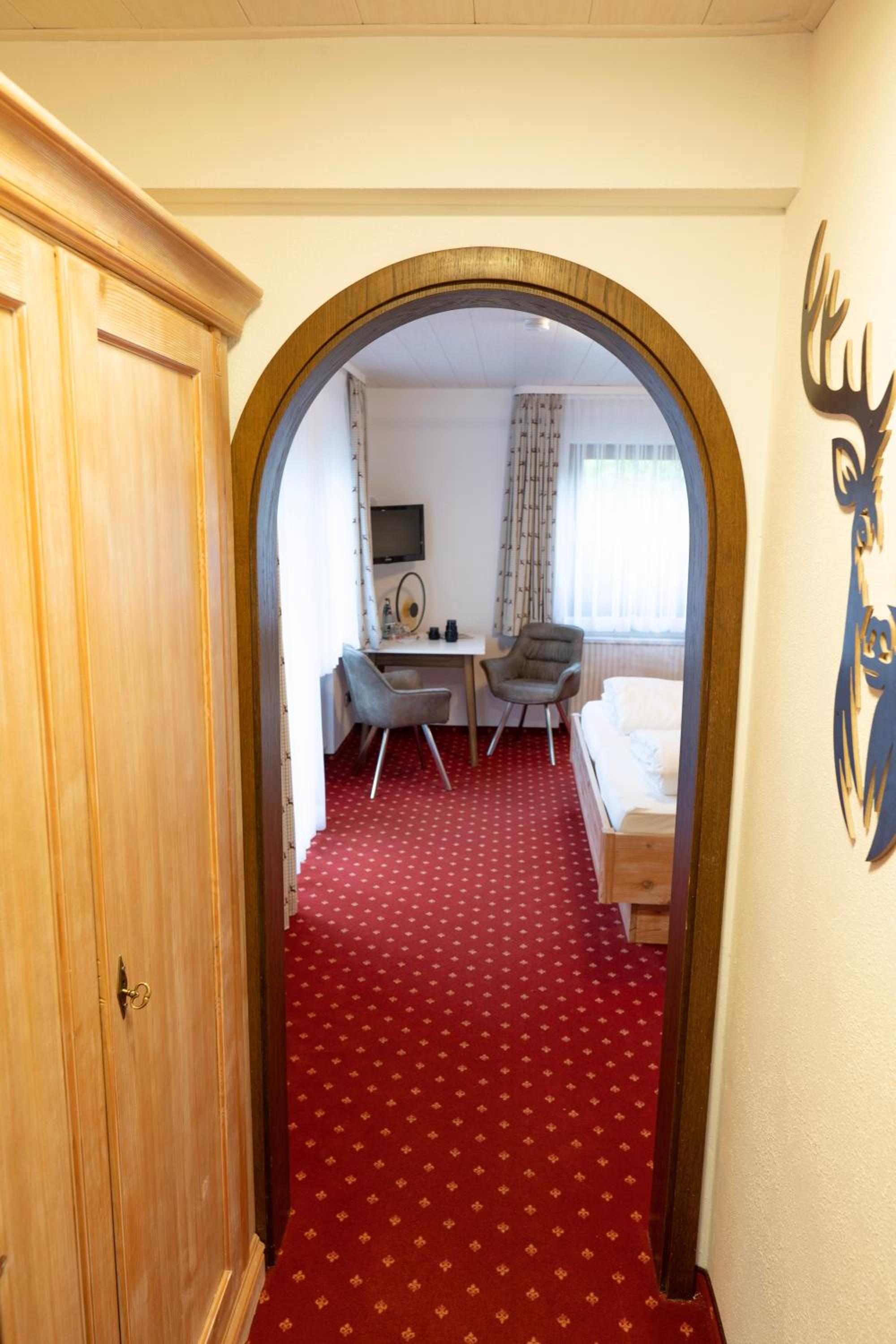 Double Room with Private Bathroom - Photo 16