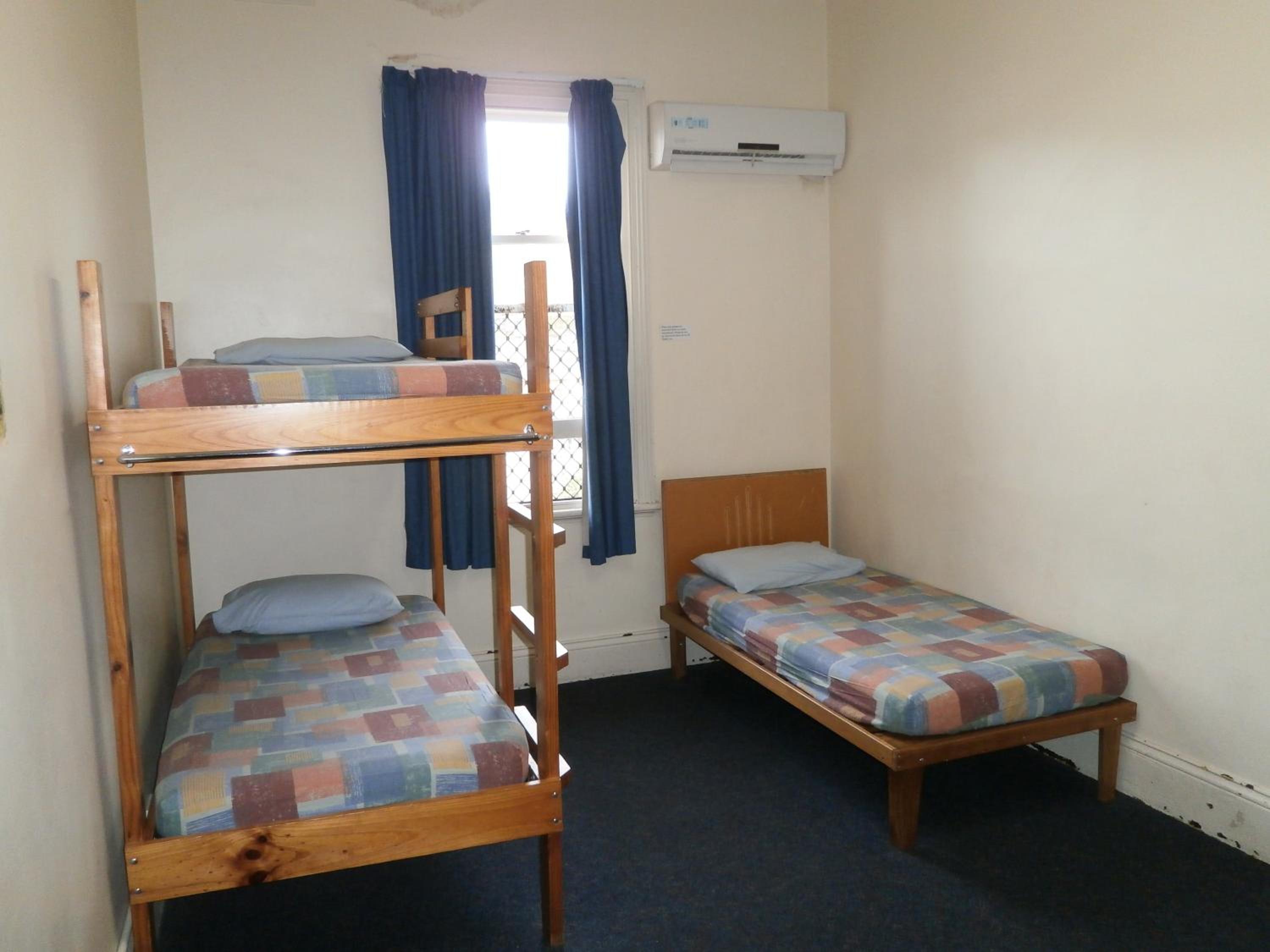 Triple Room With Shared Bathroom photo 1