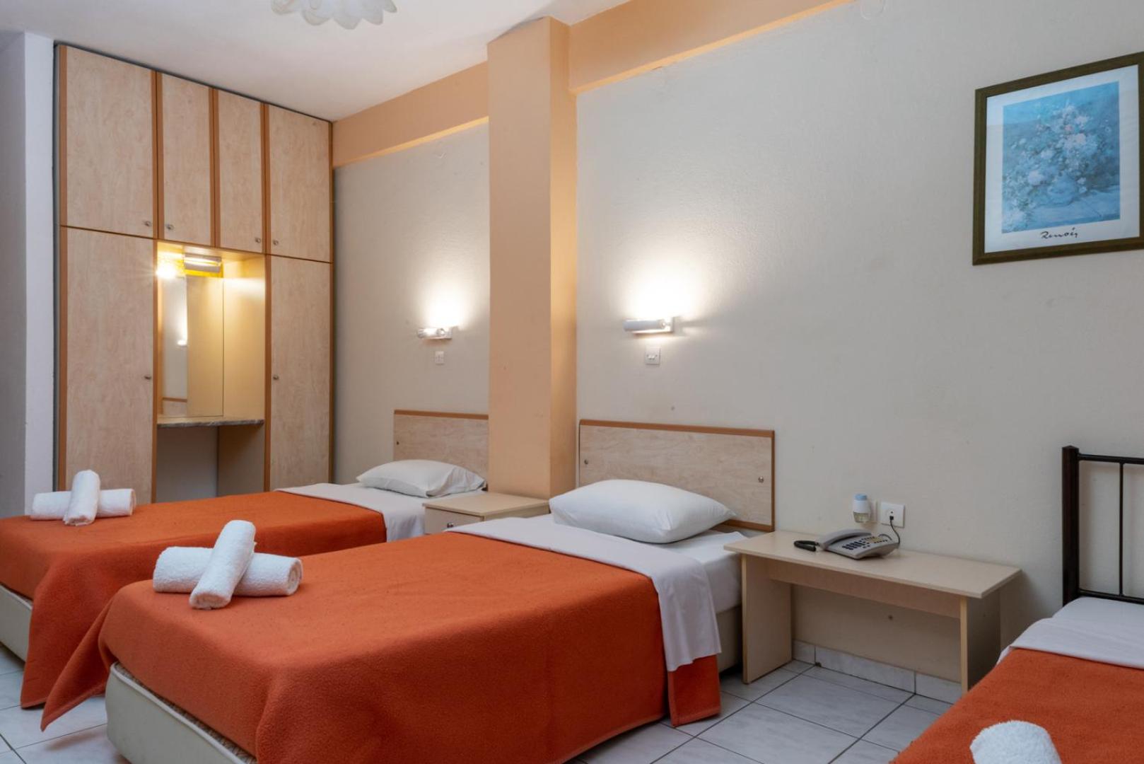 Twin Room - Photo 4
