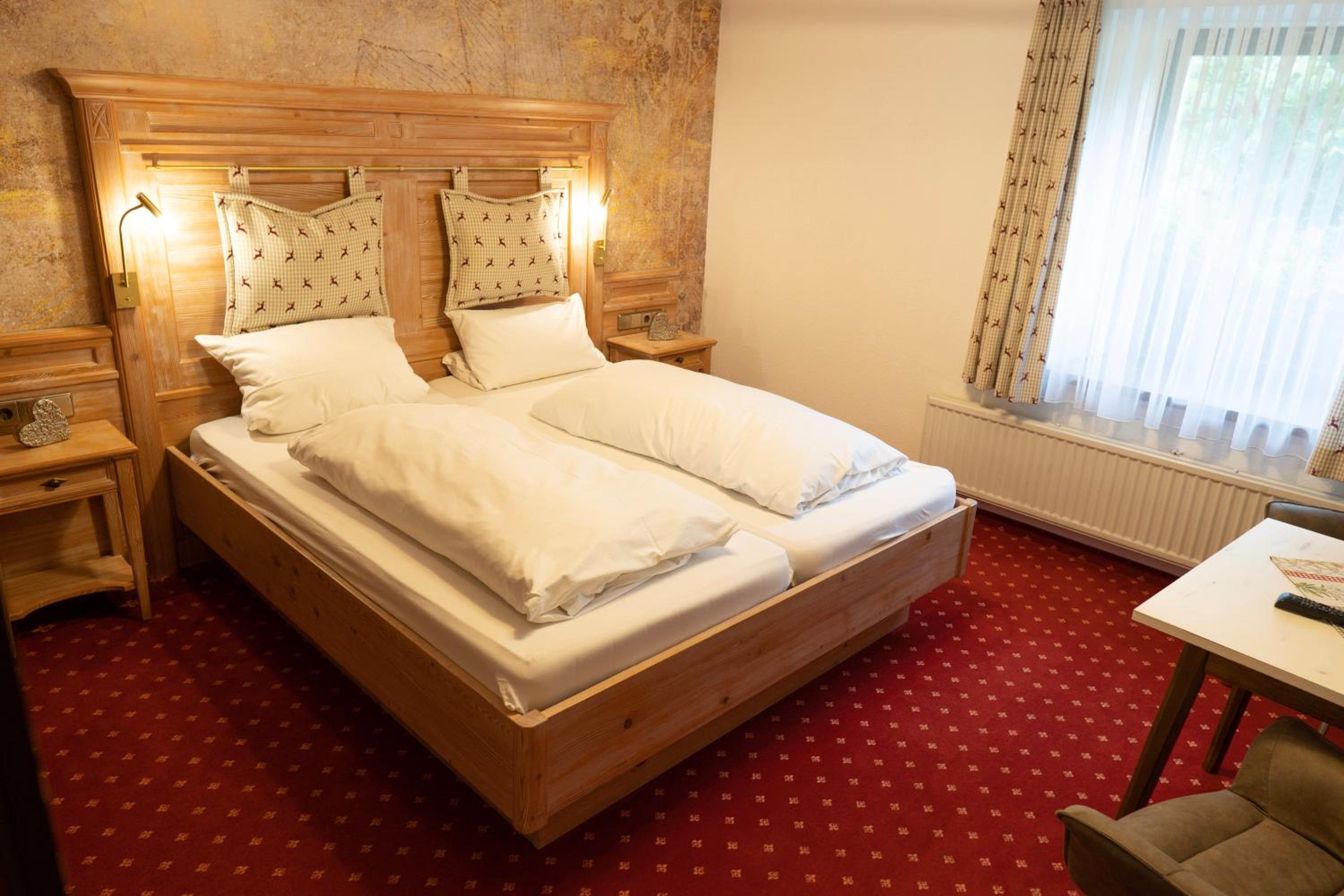 Double Room with Private Bathroom - Photo 6