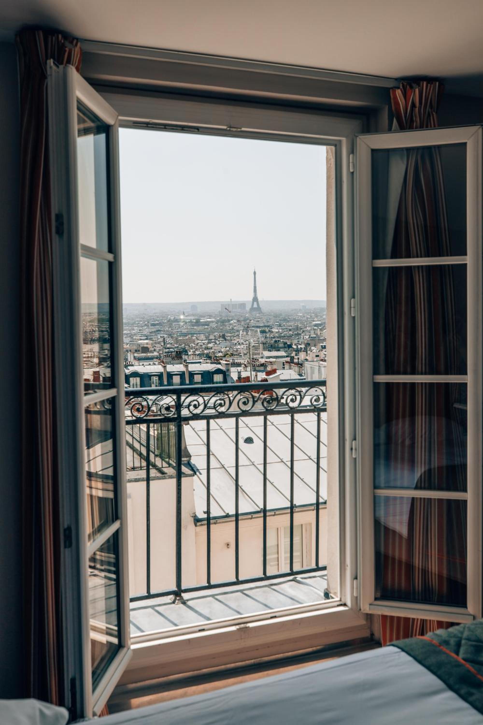 Superior Double Room with Balcony and Eiffel Tower View  photo 2