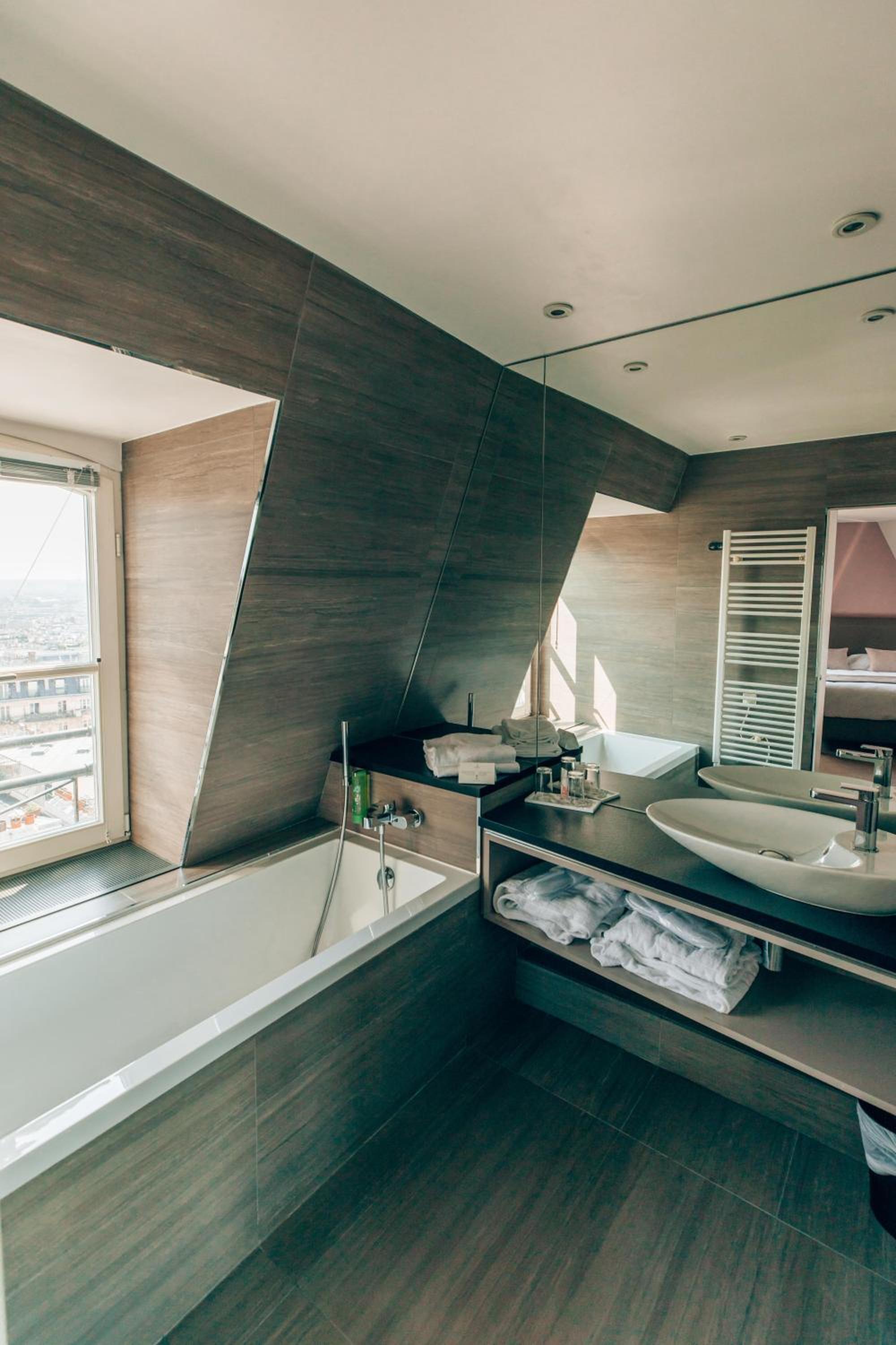Suite with Paris View photo 3