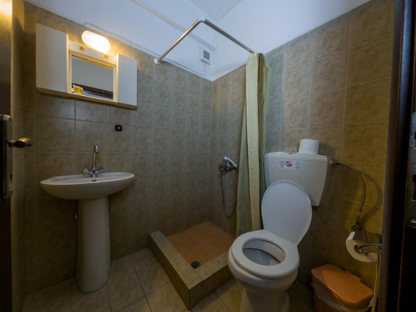 Twin Room - Photo 6