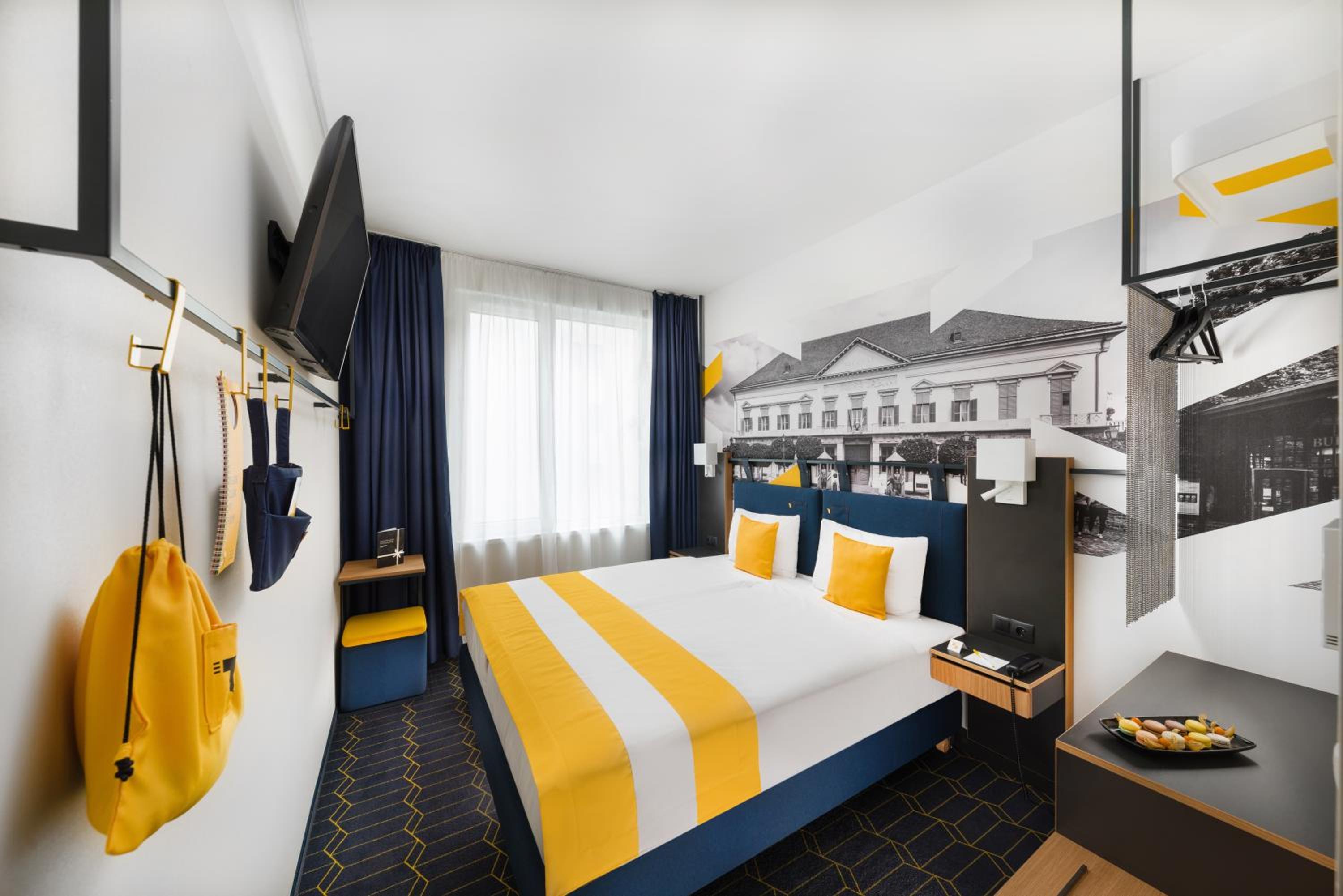 Standard Queen Room