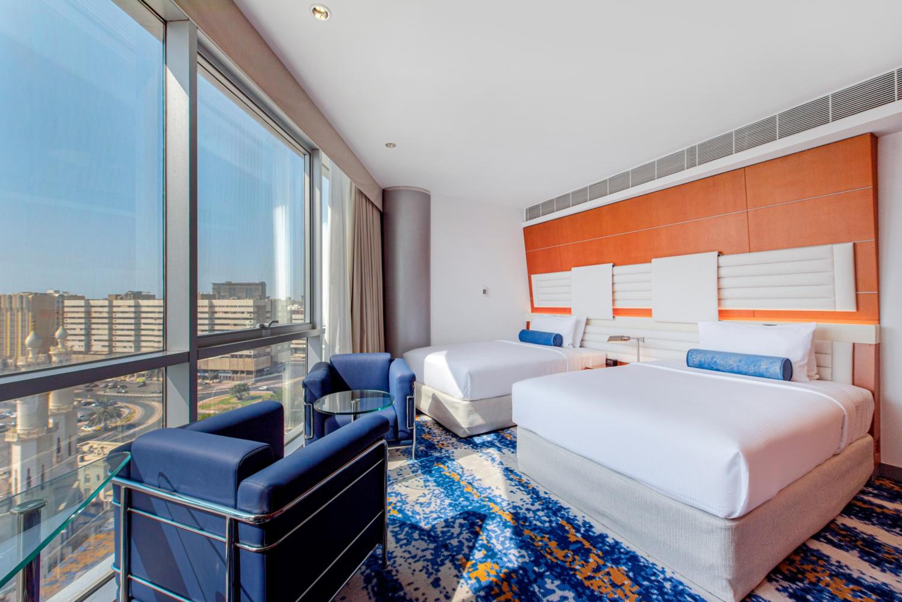 Deluxe Twin Room with Creek View thumbnail 5