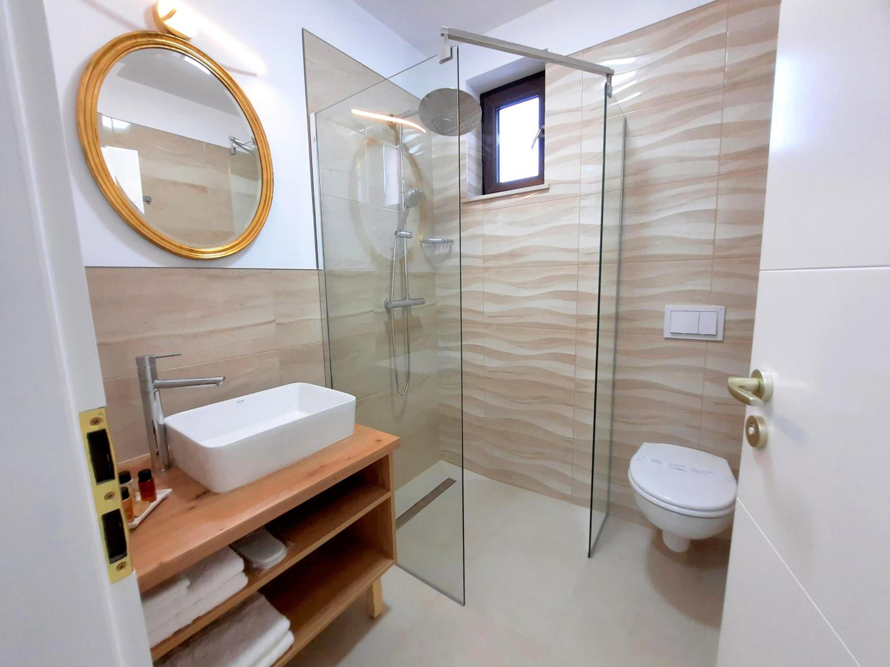 Deluxe Double Room with Balcony photo 3