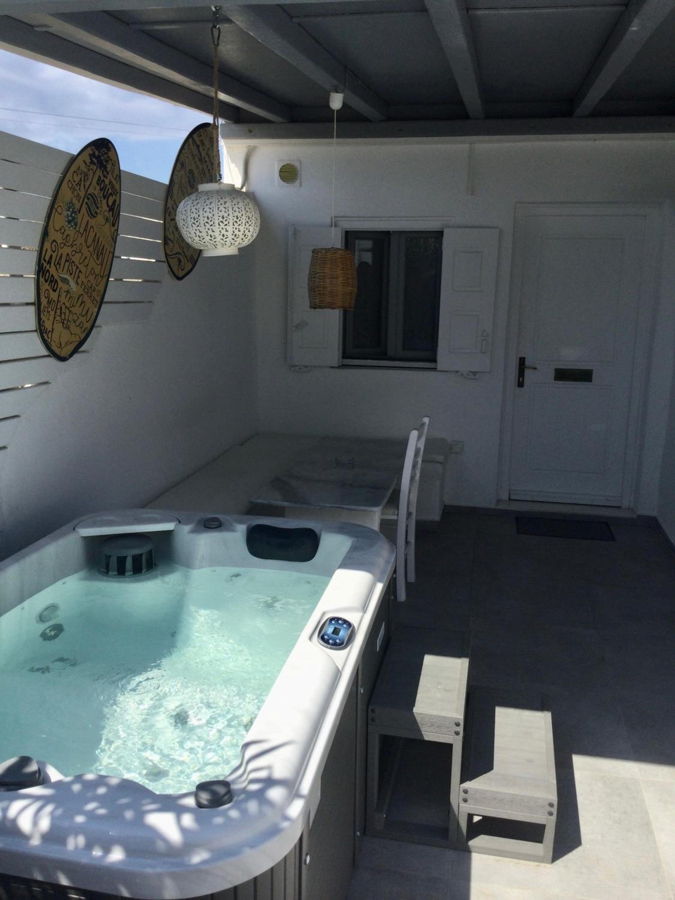 One-Bedroom Apartment with Garden View and Outdoor Hot Tub photo 3